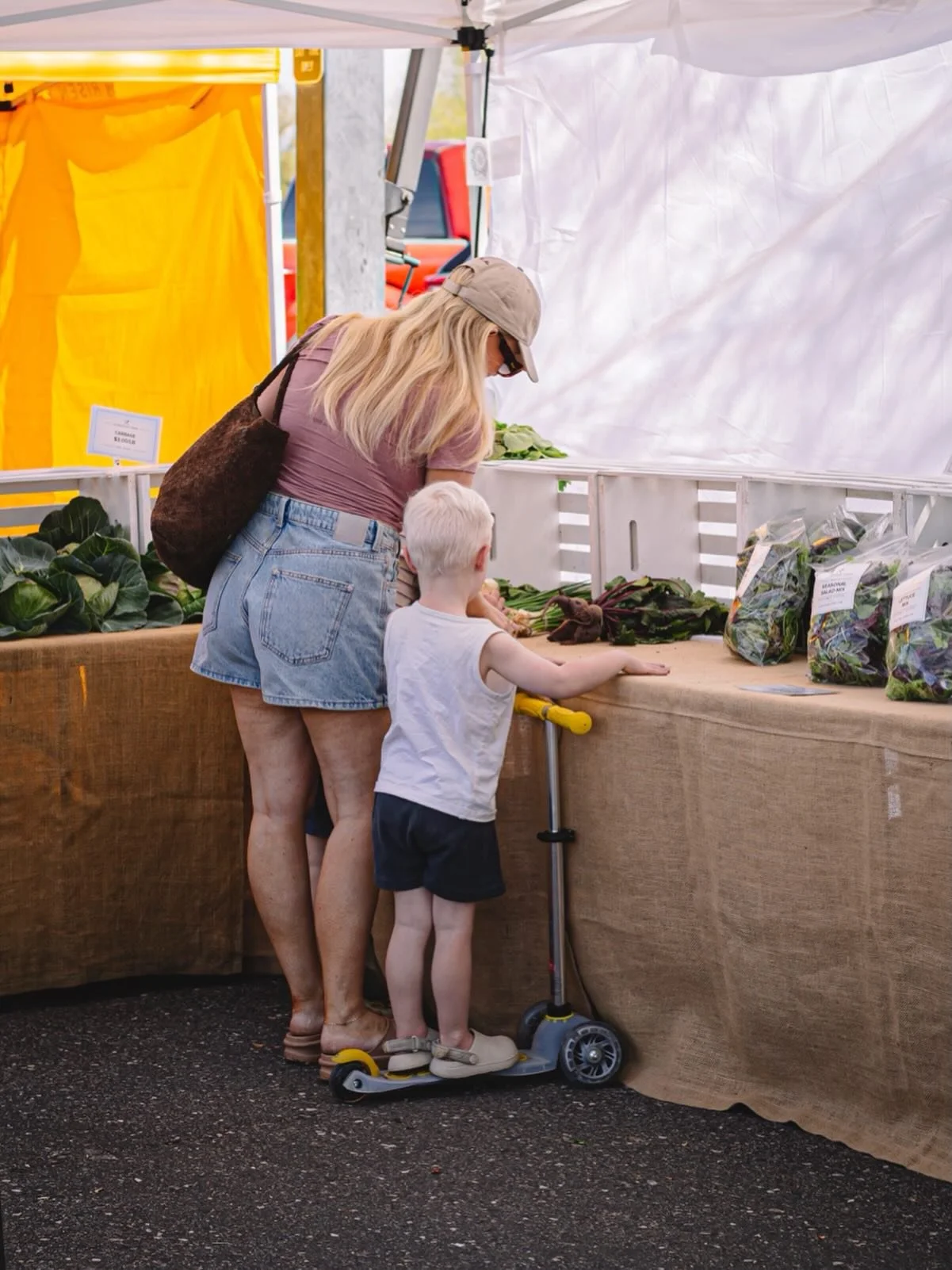 A simple Saturday morning is the best one.
Good food, local shopping, sunshine and a walk through the park.

Hard to beat that.
Thanks for making us part of your weekend.

📷: @rachjusteats

#mesaaz #eastmarkfarmersmarket #eastmark #azfarmersmarket #