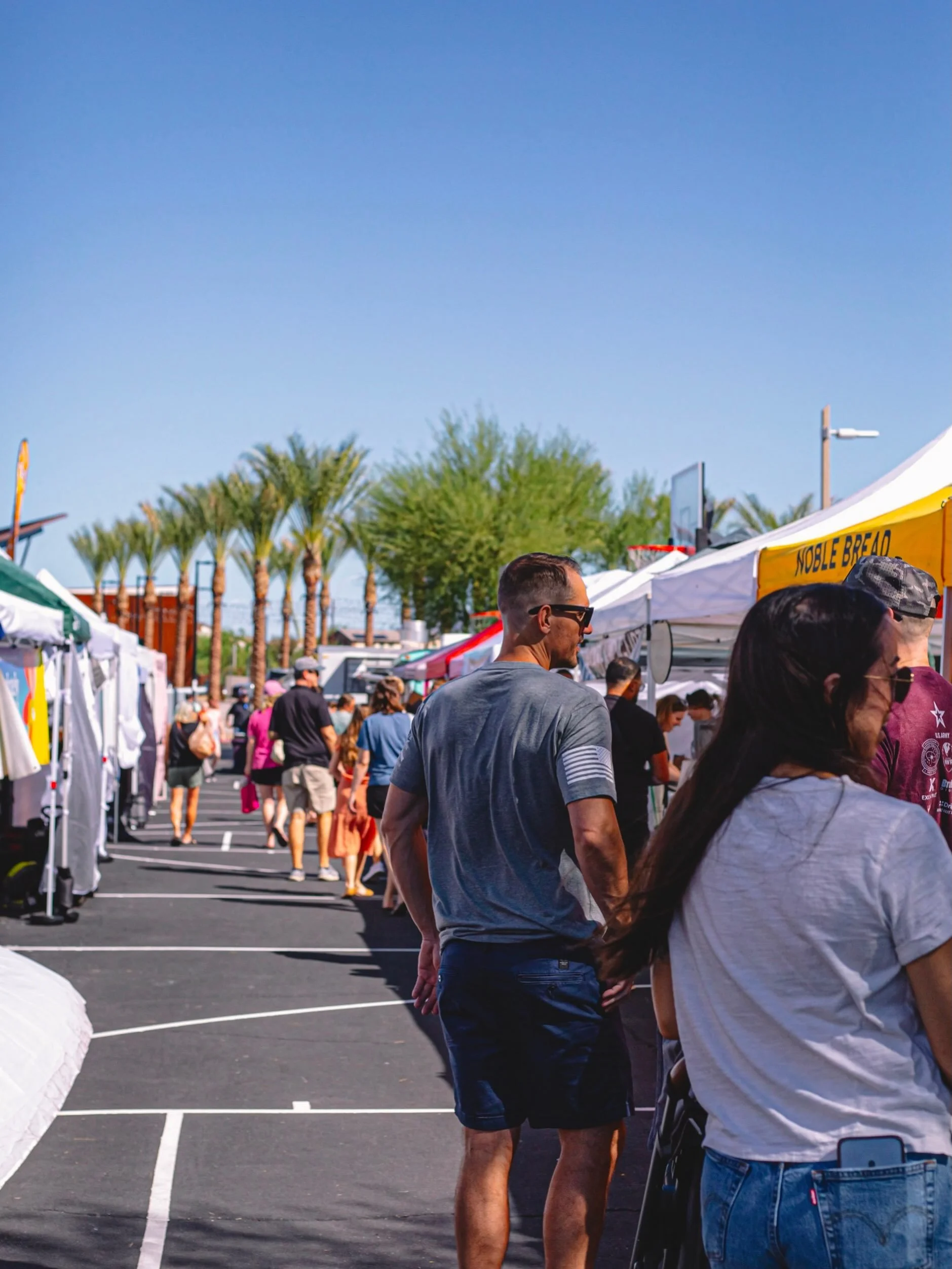 Saturday is almost here! We want to know &hellip; what&rsquo;s the one thing that makes it into your market bag every week?

The vendor lineup drops tomorrow.

📷: @rachjusteats

#eastmarkfarmersmarket #eastmarkaz #mesaaz #mesafarmersmarket #shoploca