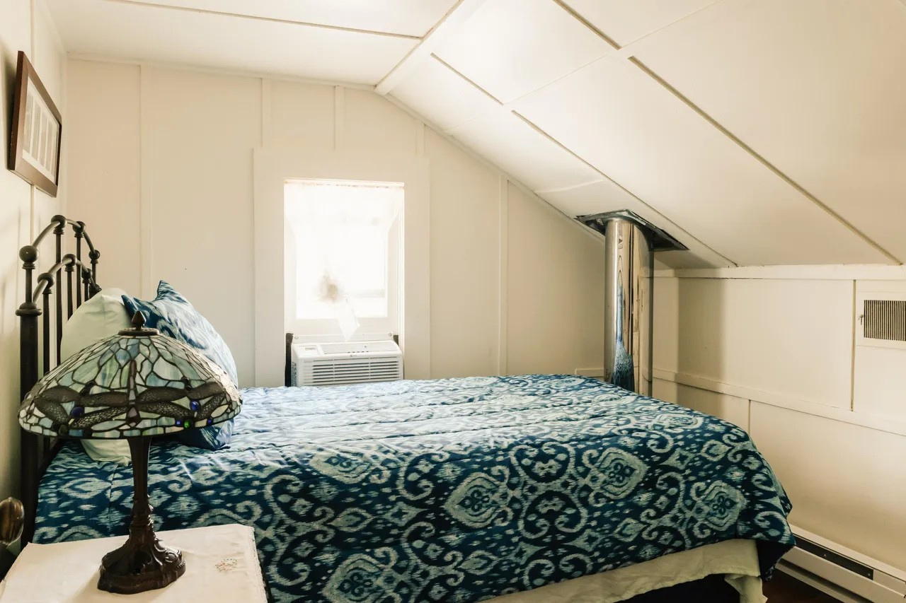 2_Stone House Bedroom.png