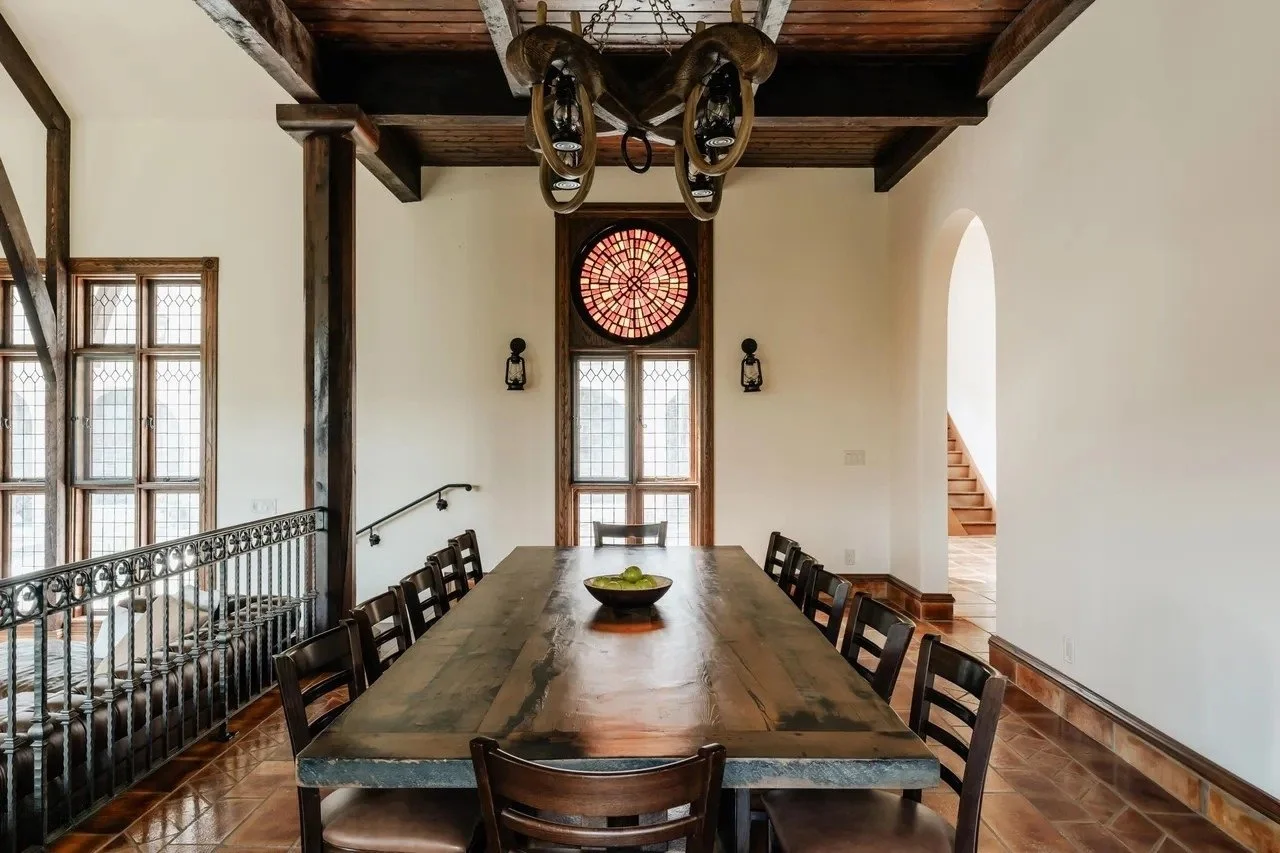 21_Dining Room Castle .jpg