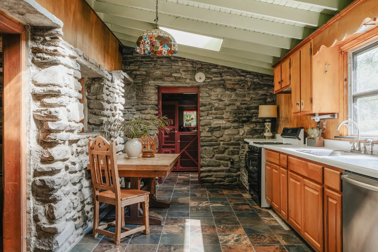 Stone Cottage Kitchen .png