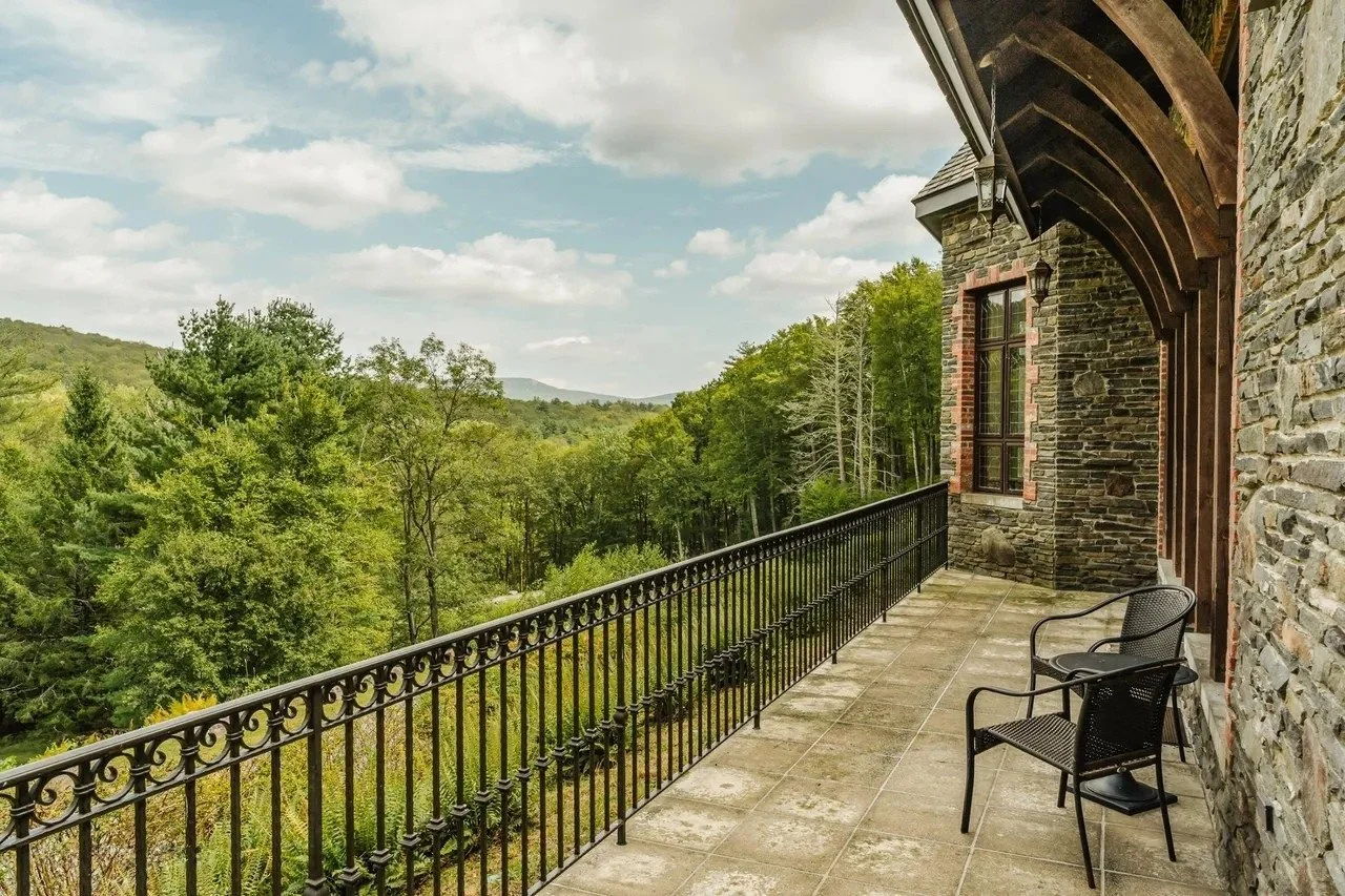 6_Outside Front View Castle.jpg