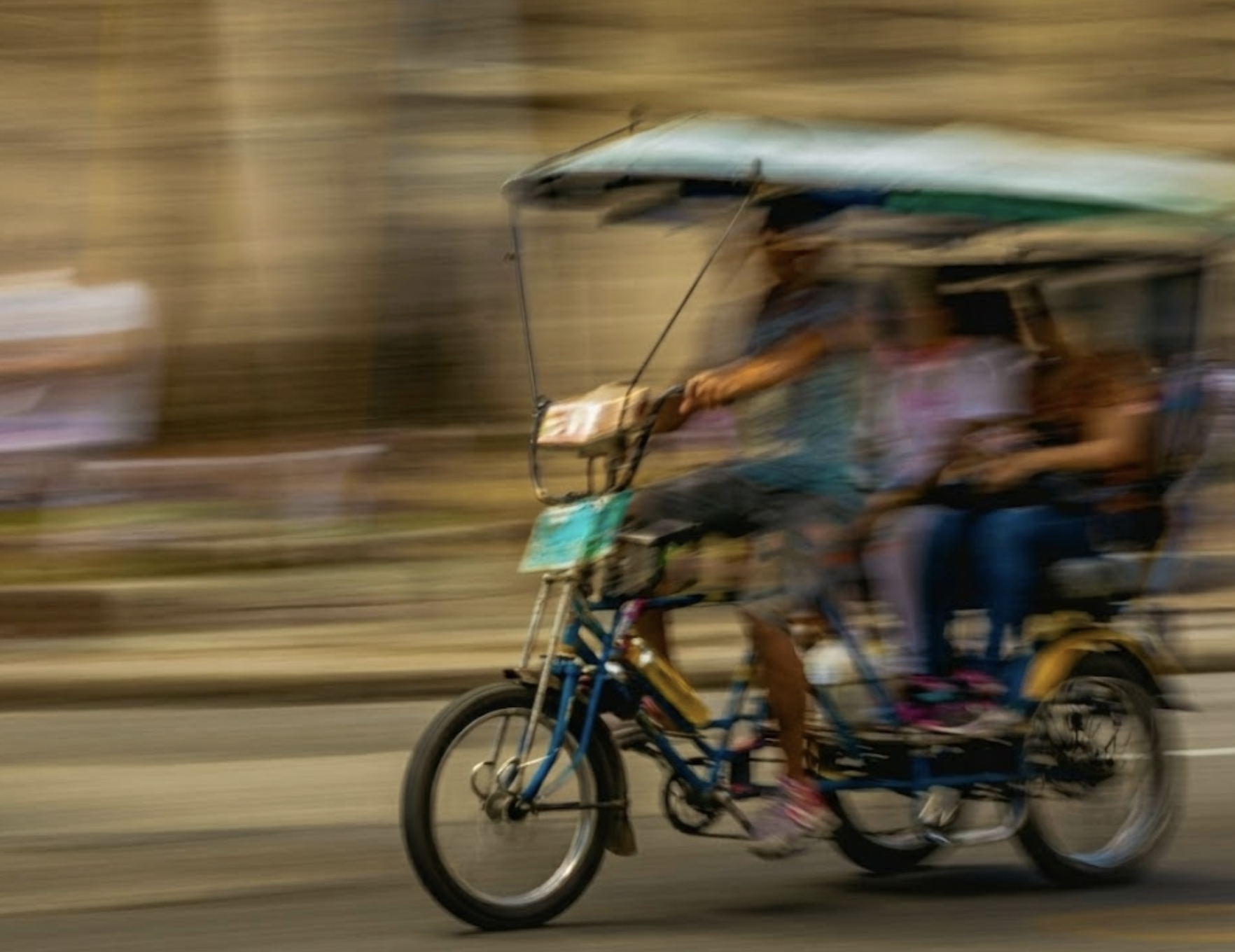Una carrera de bicitaxis en La Habana se vuelve el nuevo fenómeno viral