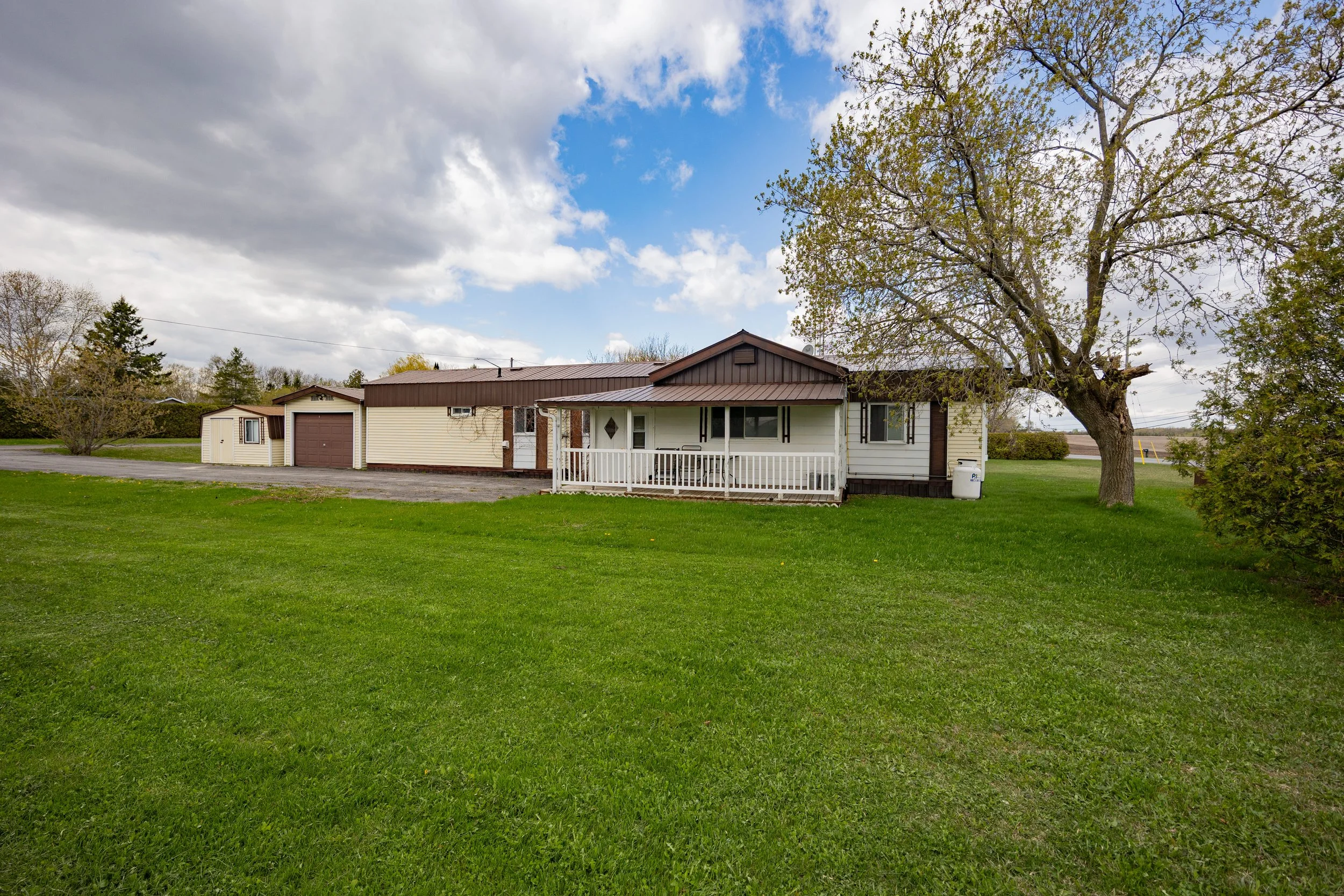 3813 JO ANN STREET
North Glengarry, Ontario K0C1A0