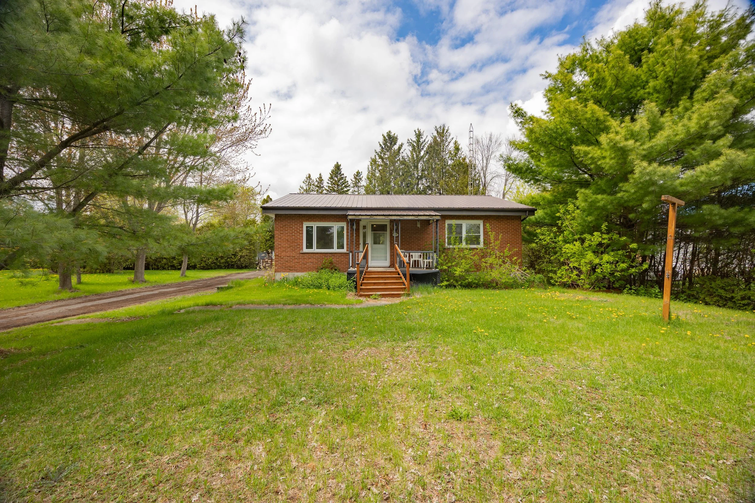 21985 MAIN STREET
North Glengarry, Ontario K0B1H0