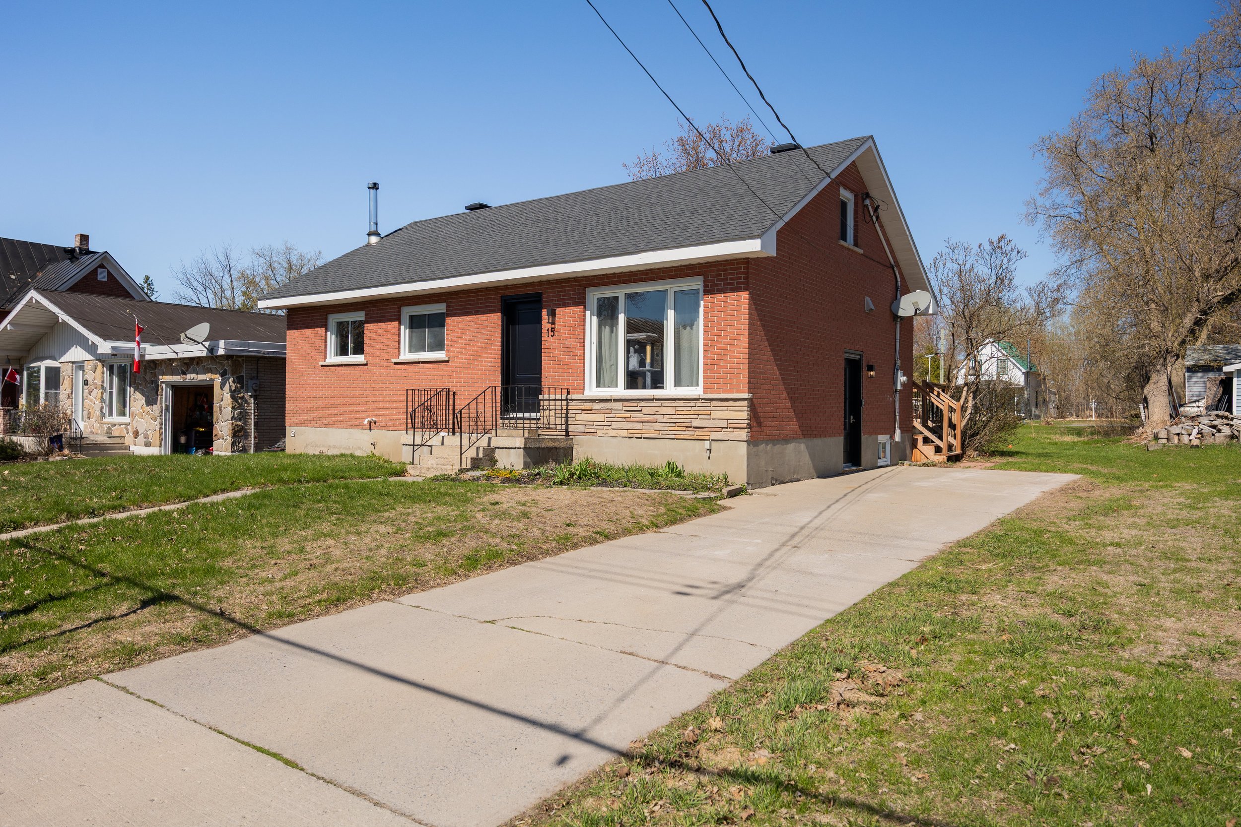 15 MARLBOROUGH STREET
North Glengarry, Ontario K0C1T0