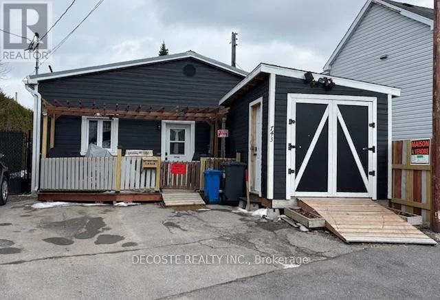743 REGENT STREET
Hawkesbury, Ontario K6A1G5