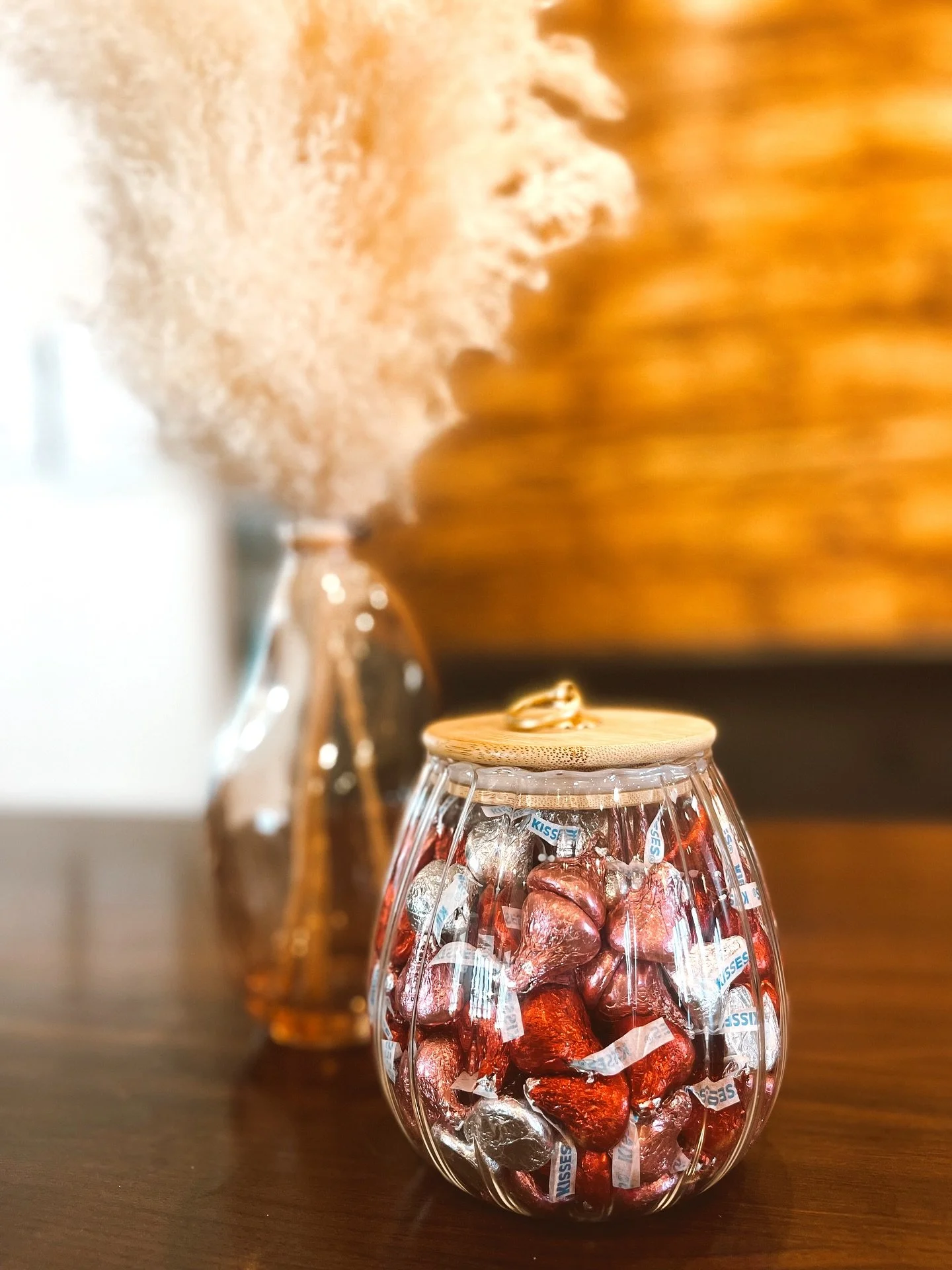 Think you can guess the number? 💋

Come in anytime now through Thursday and guess how many kisses are in the jar.

The closest guess will win a $25 gift card or their choice, along with the kisses and the jar!

Stop by and enter 🎉