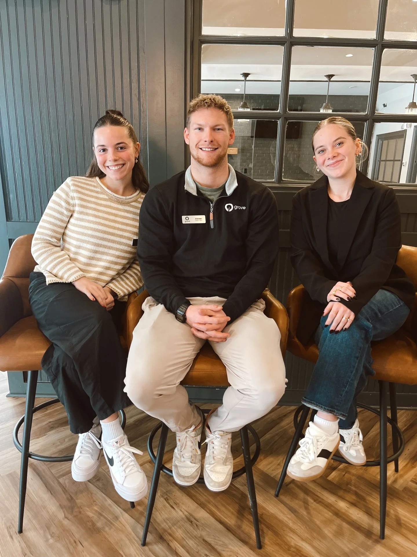 OUR TEAM HAS AN ANNOUNCEMENT 👀

Sign for an upgraded unit and we&rsquo;re waiving app &amp; admin fees, that&rsquo;s an automatic $310 in savings 🙌

PLUS&hellip;

👯&zwj;♀️ Refer a friend &amp; earn $200 when they sign
🎉 Your friend gets $150 too
