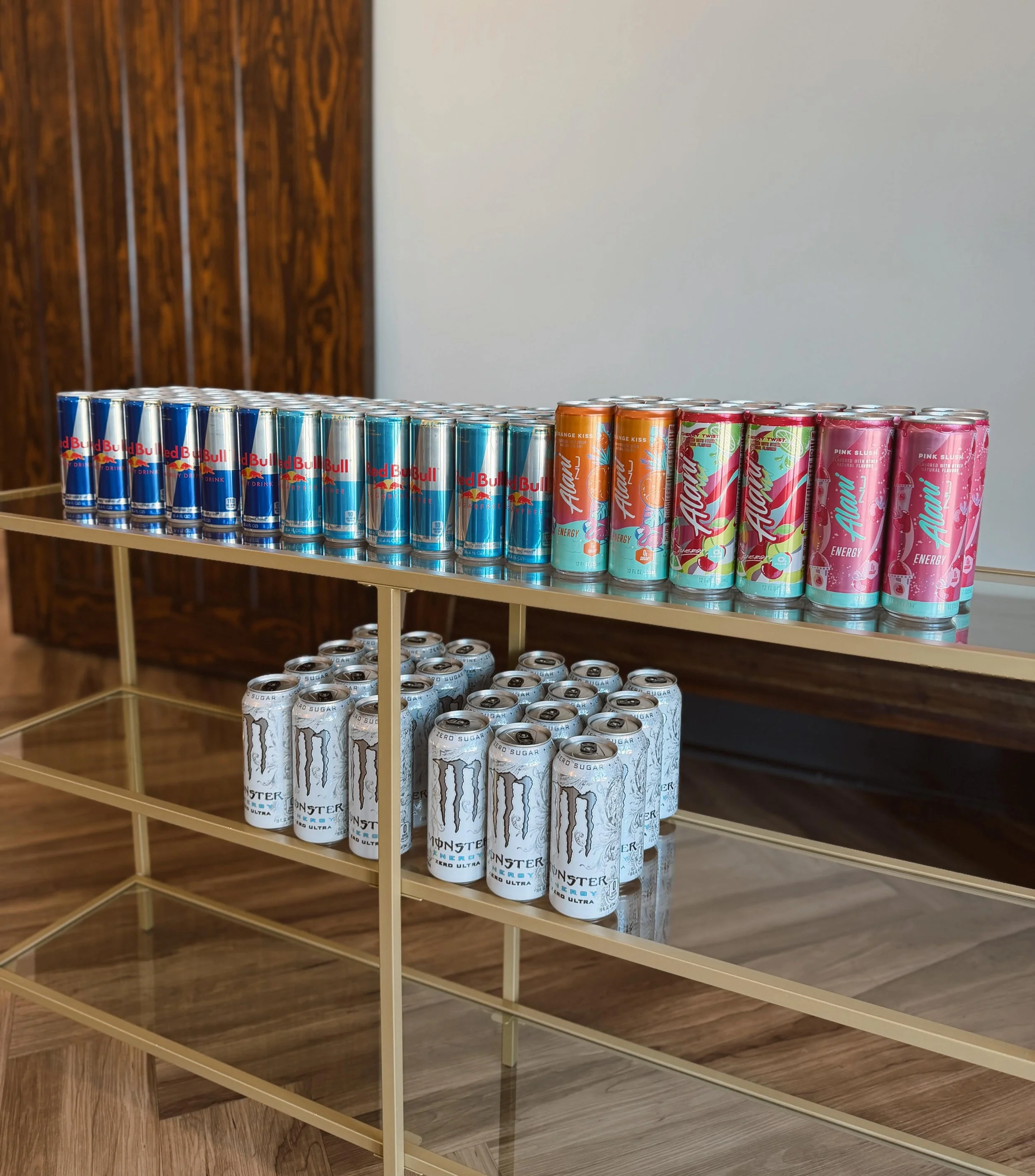 ⚡Energy drink bar happening now! Come to the clubhouse to grab one and get your day started right!🥤✨