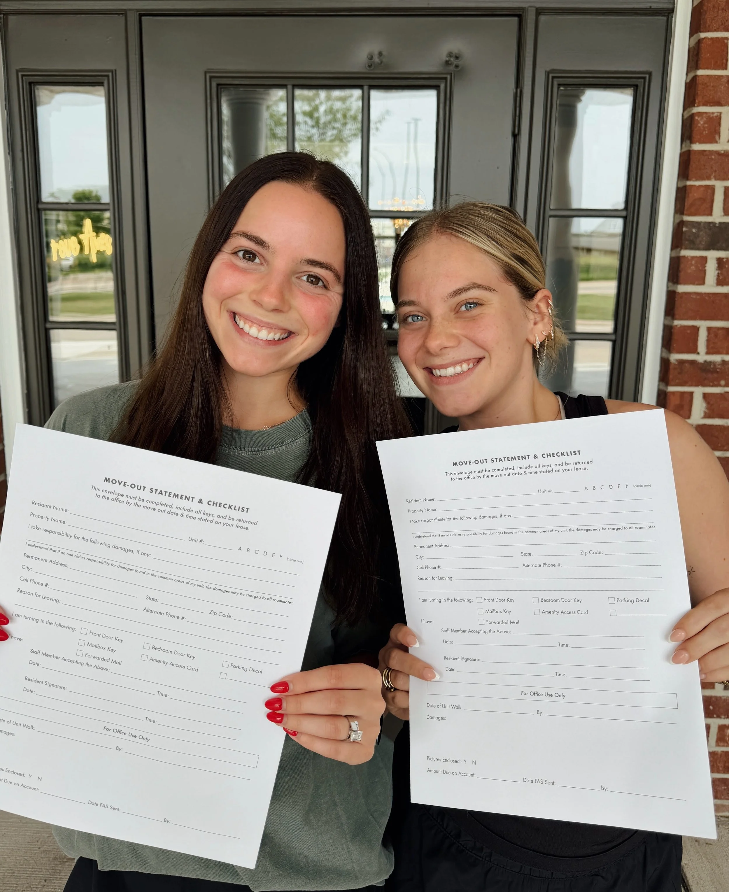 🚚📦 Move-Out Day is TOMORROW! 📦🚚

If you&rsquo;re moving out tomorrow, please don&rsquo;t forget to stop by the leasing office before you leave to:

🔑 Return all keys
📝 Complete your move-out packet

Our team will be here to help make your move-