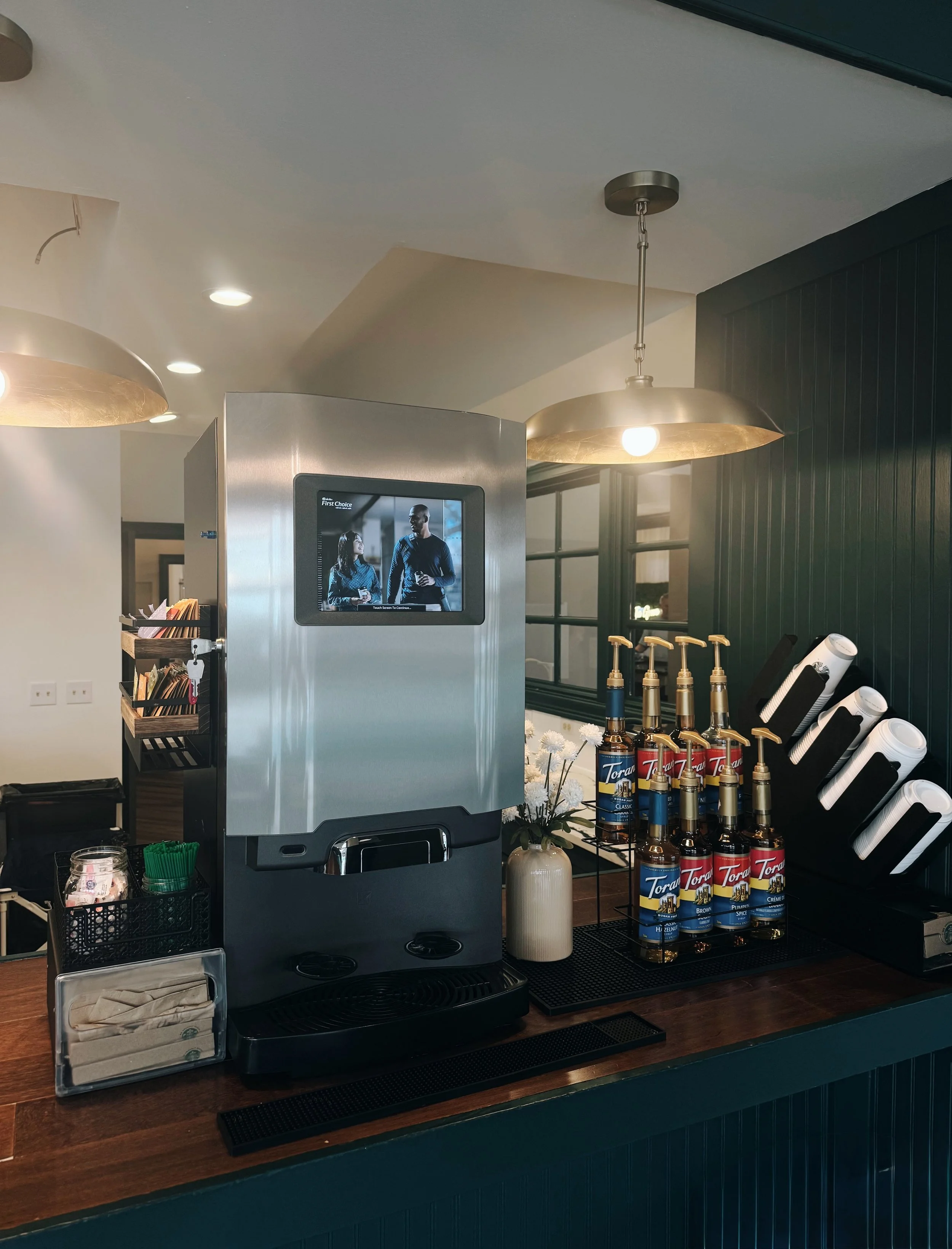 ☕🍂 Fall flavors are back! Our clubhouse coffee bar is officially restocked and ready to bring you all the cozy vibes. Stop by and enjoy your favorite seasonal flavors! 🤎✨