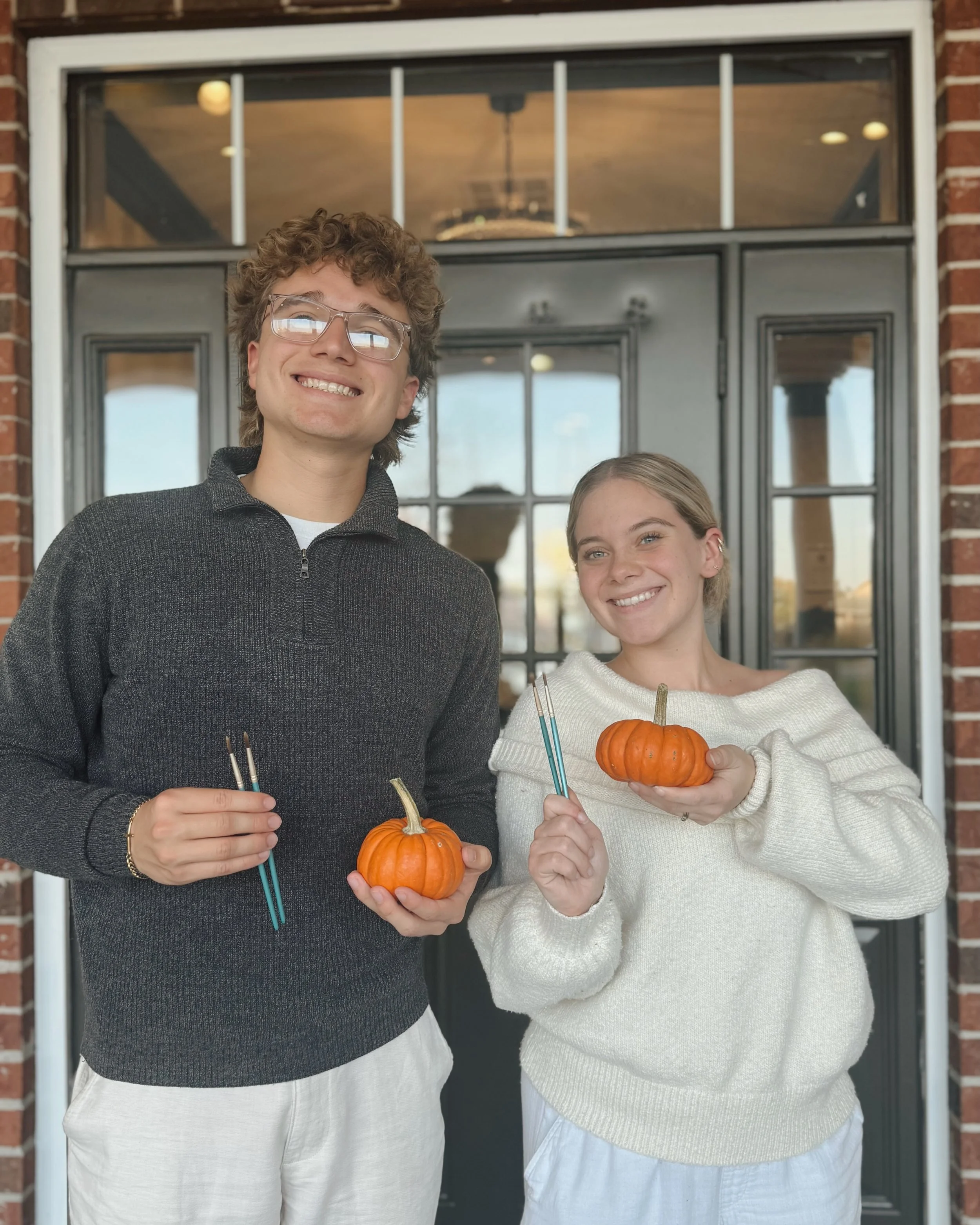 🎨🍂 Paint &amp; Sip at the Clubhouse! 
Join us this Wednesday from 4:00&ndash;6:00 PM at the Clubhouse for a festive fall Paint &amp; Sip event! 🍁
🎃 Paint your own mini pumpkin 🍎 Enjoy warm apple cider 🍂 Relax, get creative, and connect with you