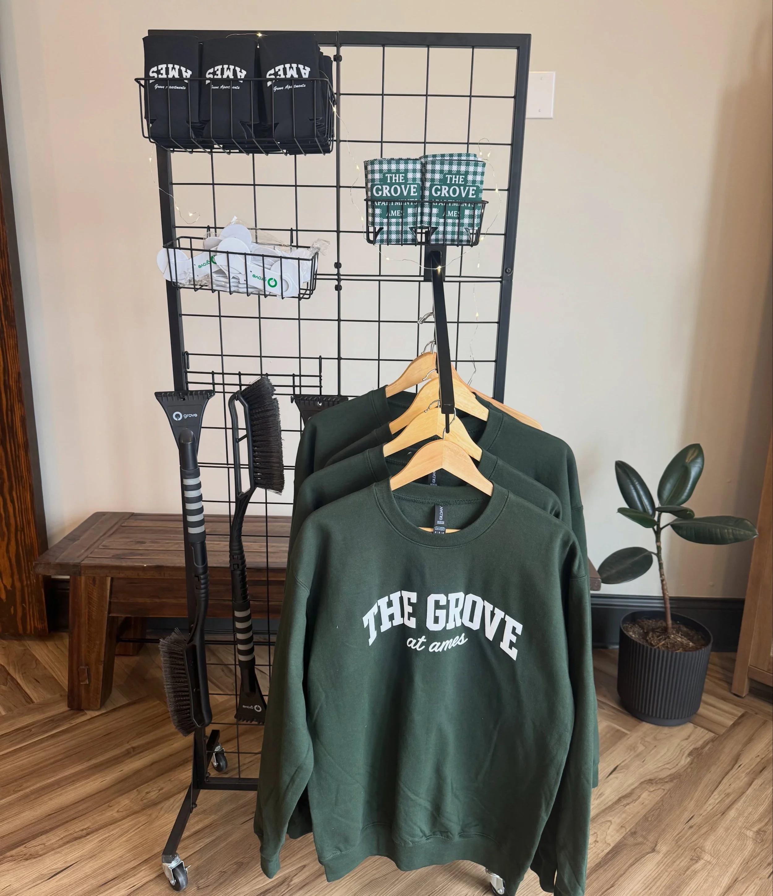 Want some Grove merch? 🌿 Leave The Grove a review, show it to us in the Clubhouse, and pick your favorite item from our merch stand!