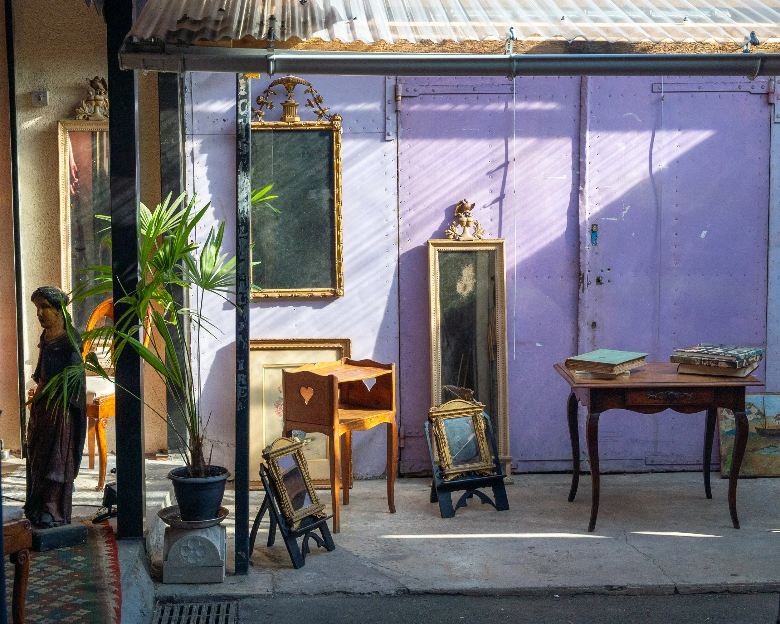 Antiques shop at Puces de Saint Ouen, Paris, France.