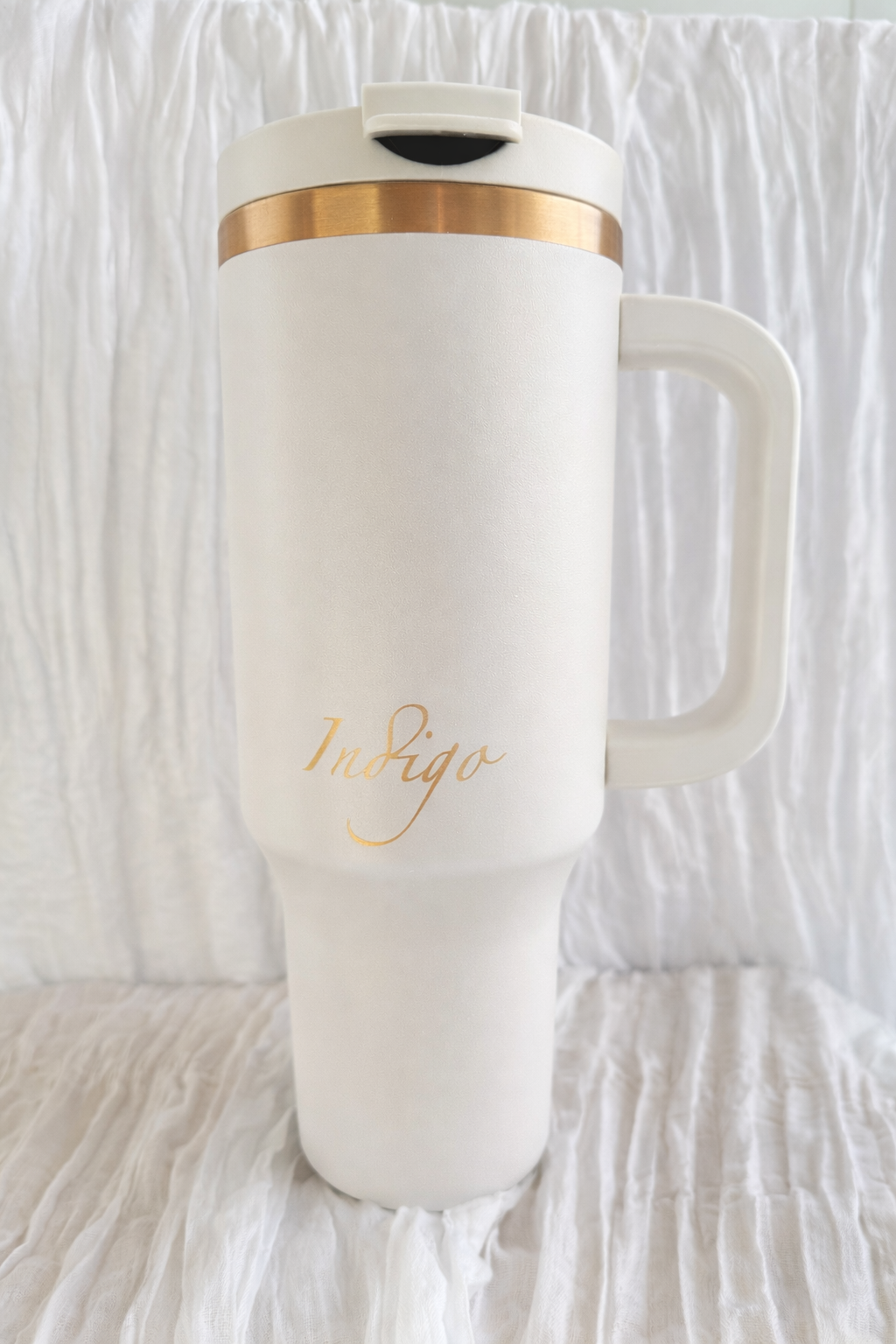 Elegant off-white travel mug details (1).png
