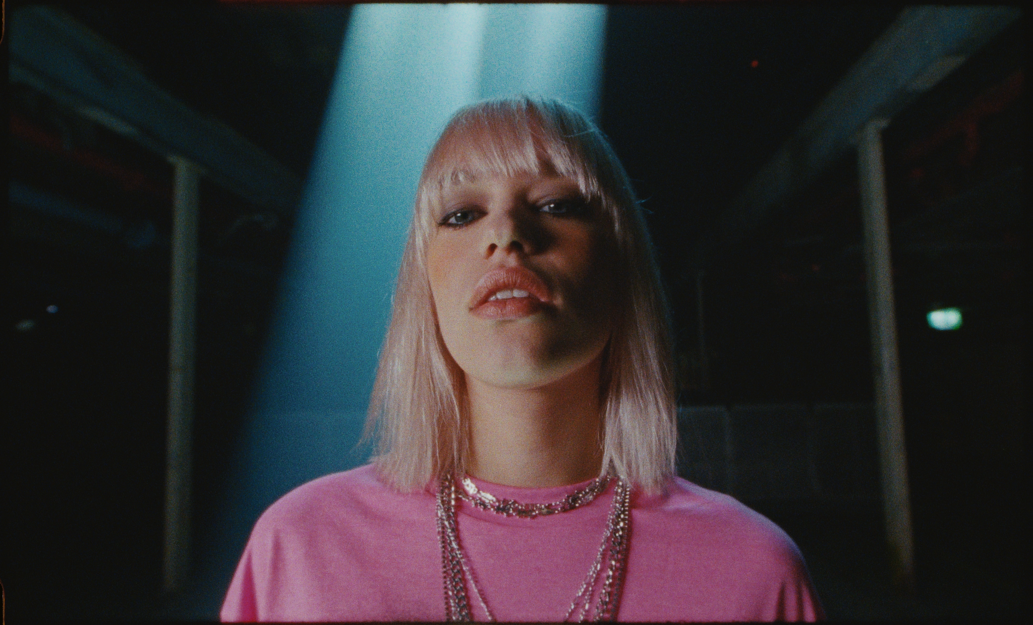 EXTRA_SHOTS.mov.00_00_16_15.Still001.png