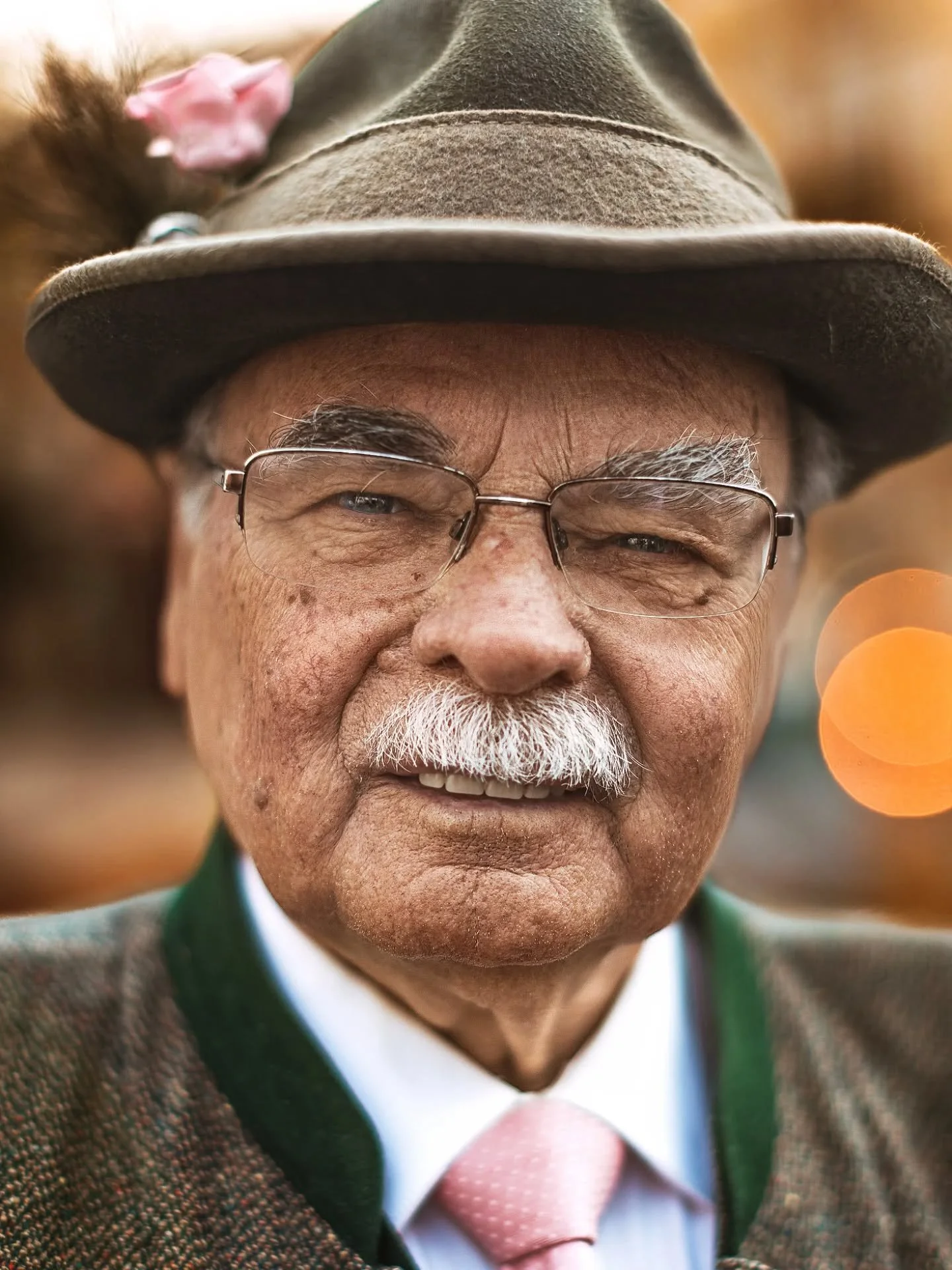 Nach zehn Tagen in Bayern bin ich wieder zu Hause &ndash; mit vollen Speicherkarten, vielen Erinnerungen und jeder Menge zum Nachbereiten.
In dieser Zeit habe ich viele tolle Menschen getroffen, aber dieses Portr&auml;t hier ist mir besonders im Ged&