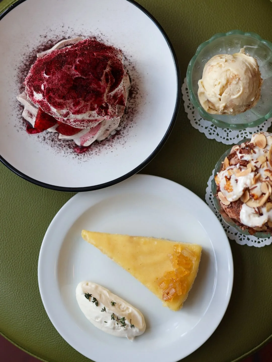 Our tiramisu just made some new friends!

🍫 Rocky Road Chocolate Mousse with toasted almonds and marshmallows that spent a little time on the fire

🍓 Pavlova with hibiscus-scented meringue, fresh strawberries, whipped cream and grapefruit granita

