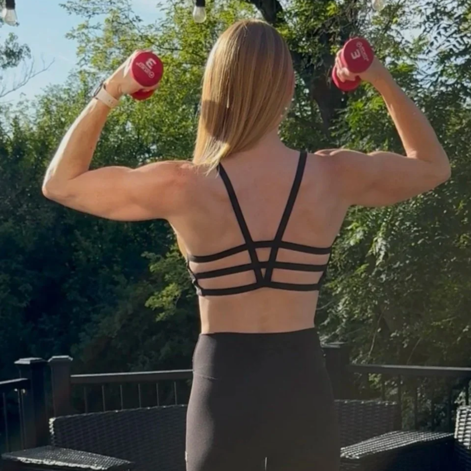 bicep curl, light weights, woman with muscle