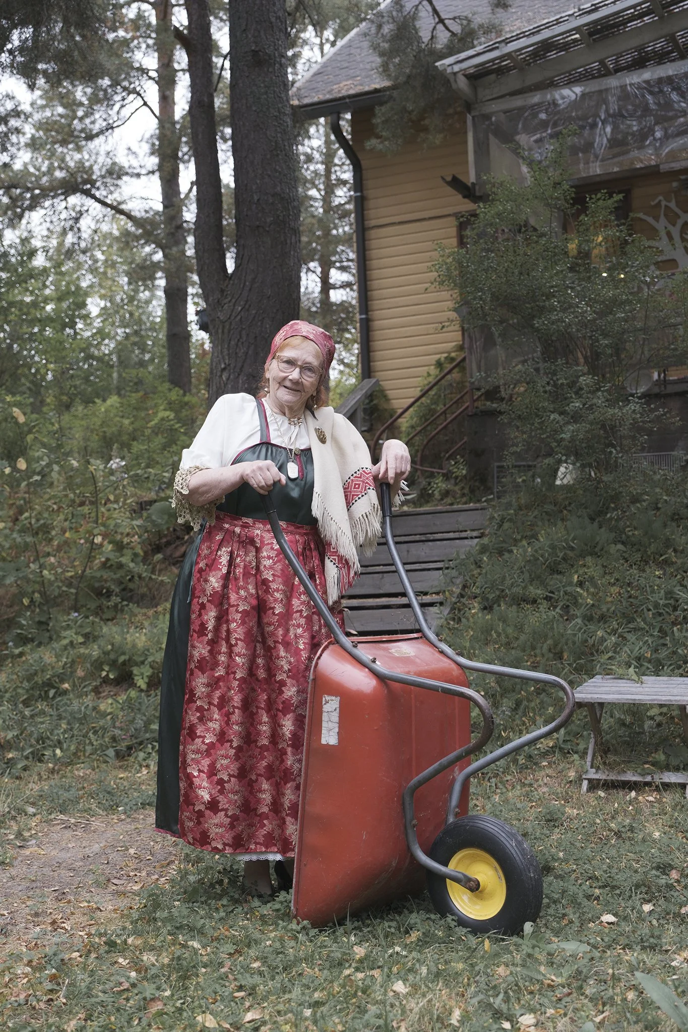 Verkkosivu kuva. Kuvaaja: Mira Ahlstedt Kuvattu: Marjut Vuotila - Marjut on eläkeläinen, joka asuu lähellä Venäjän rajaa.