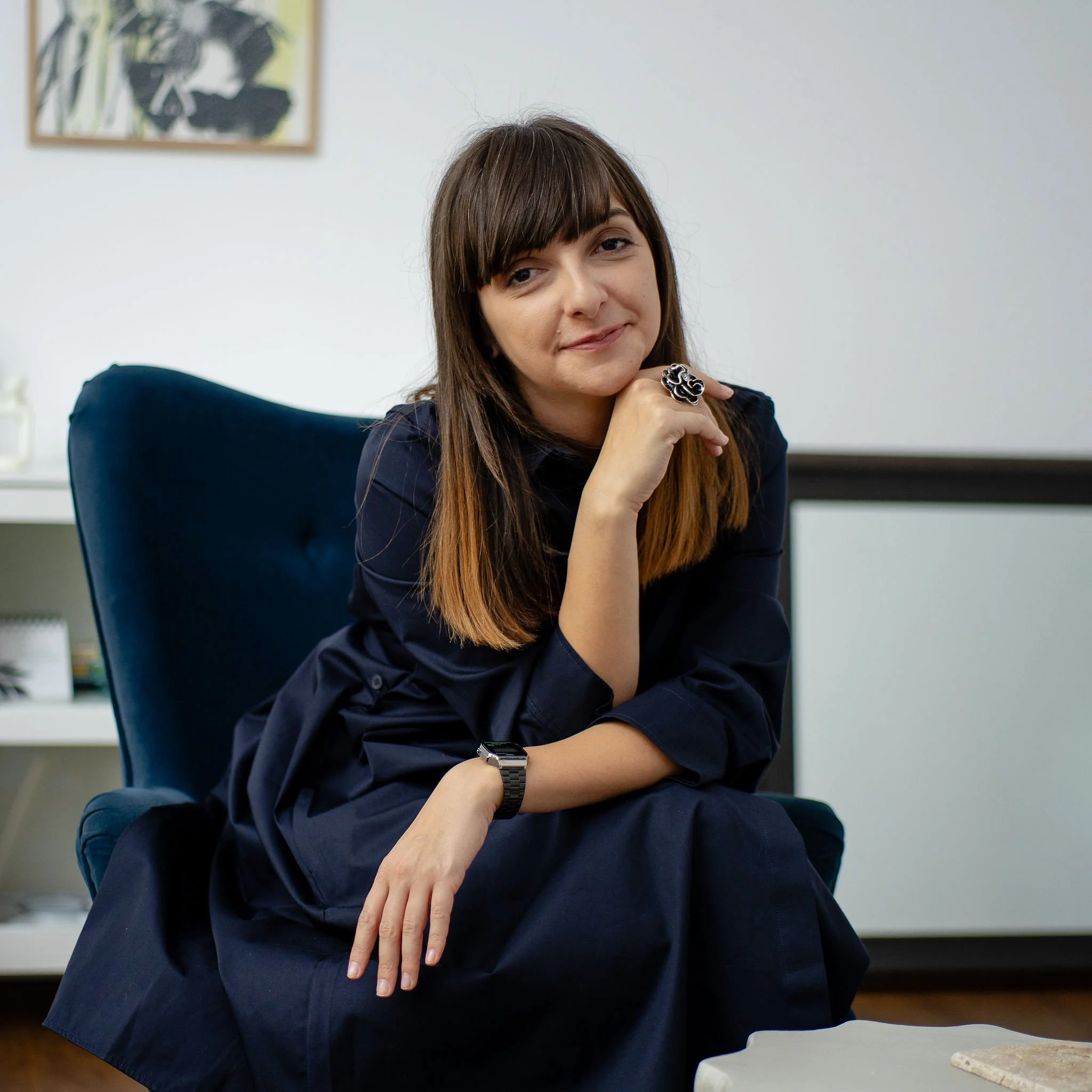 Theodora Șopaltă  în cabinet – ședință de psihoterapie în București