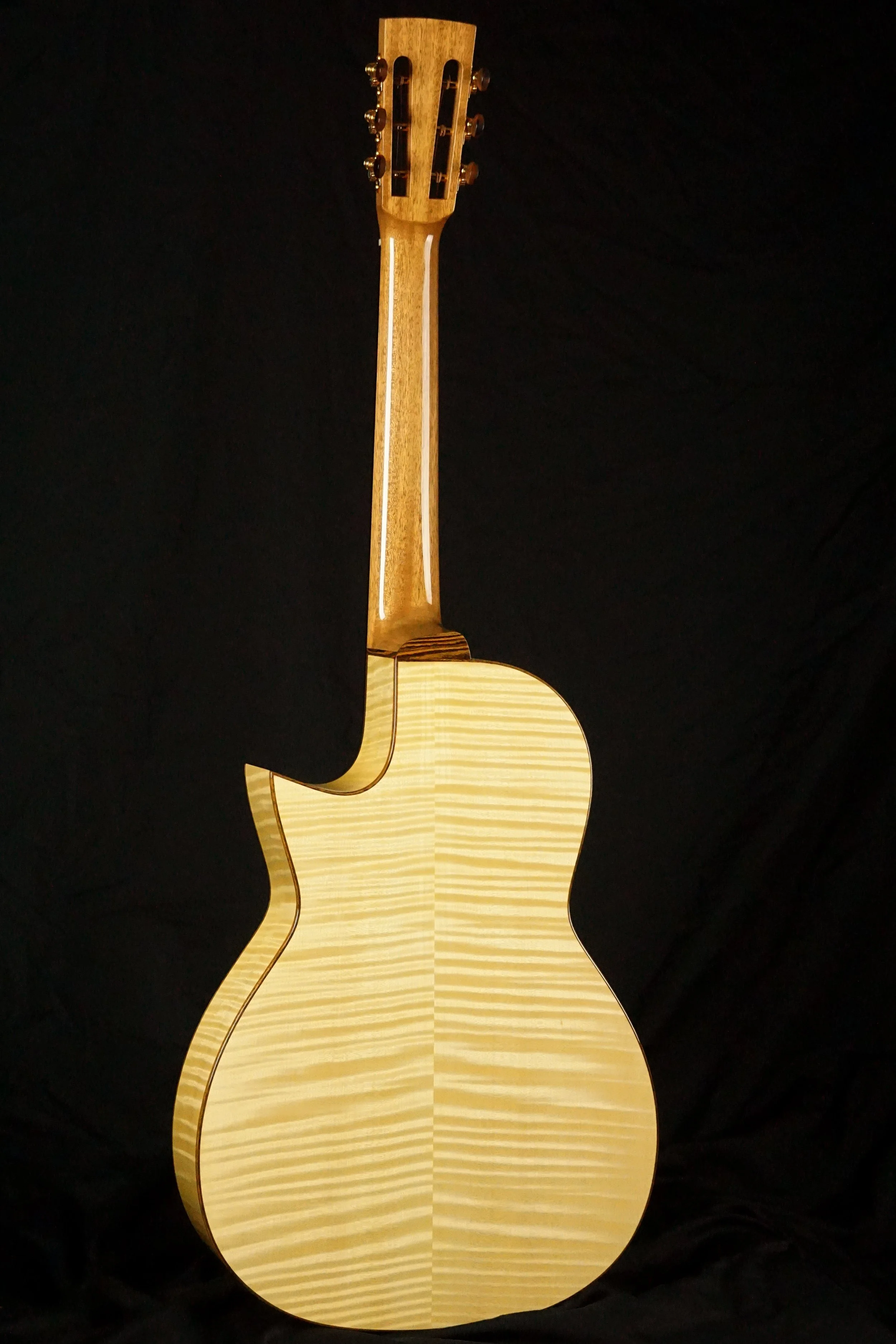 Flamed European Maple 00-12 Cutaway