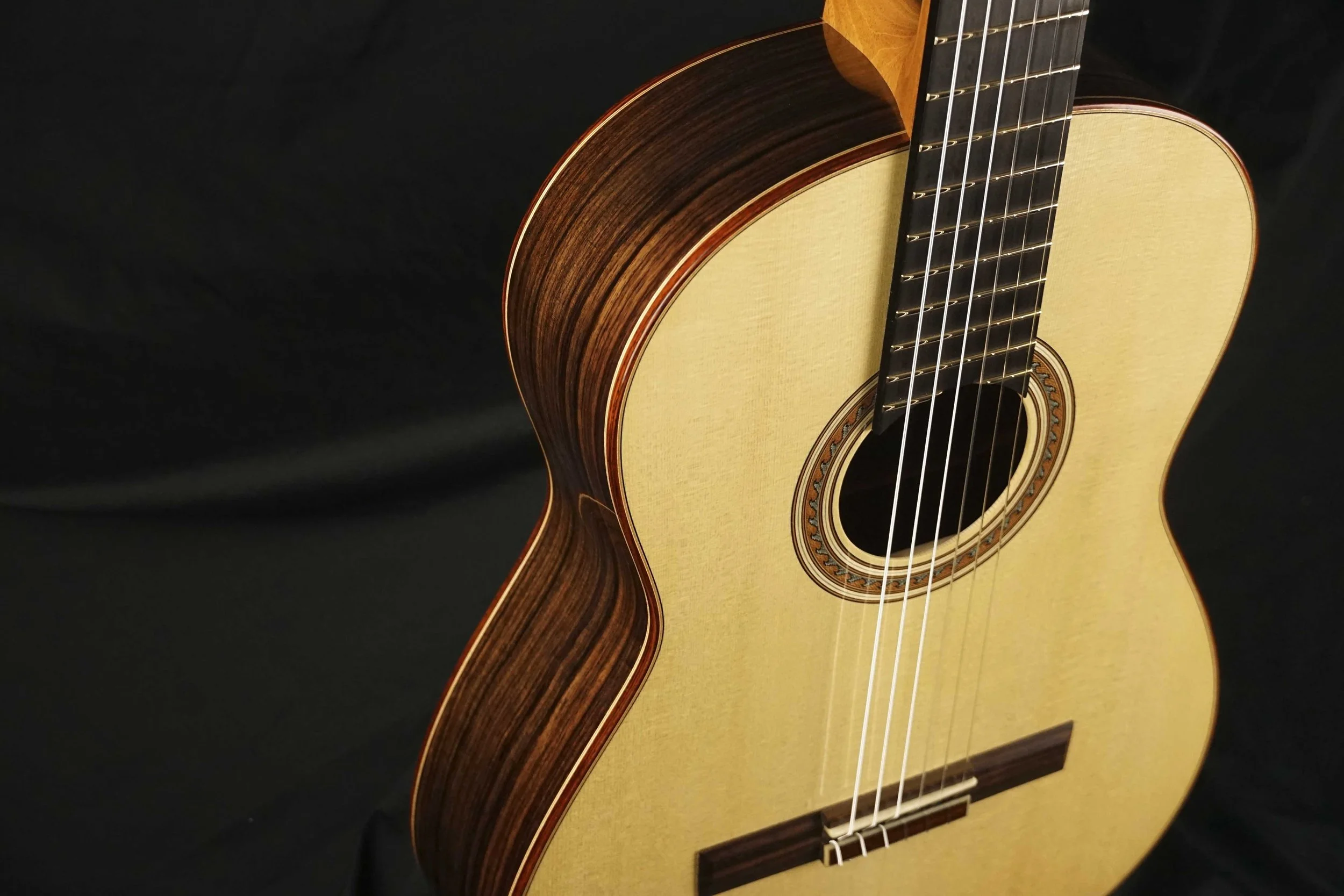 Guitar 98 angle rosewood sides spruce top