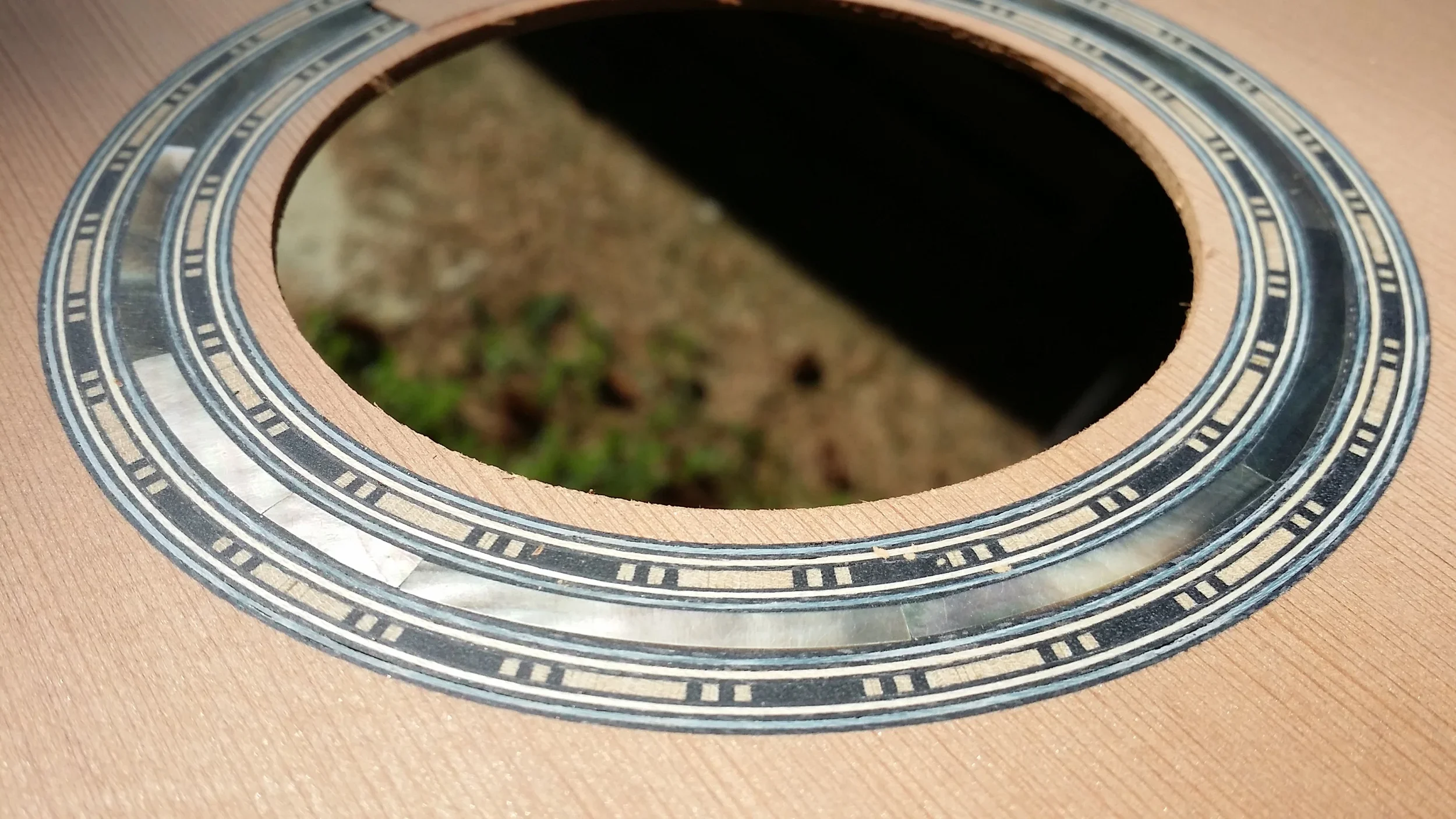 Rosette with Tahitian Mother of Pearl.