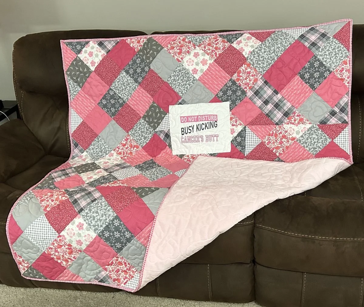 Bloomington, Illinois quilt artist, wife and mom, offering custom baby quilts, memorial quilts, wedding quilts and specialty designs shipped globally.