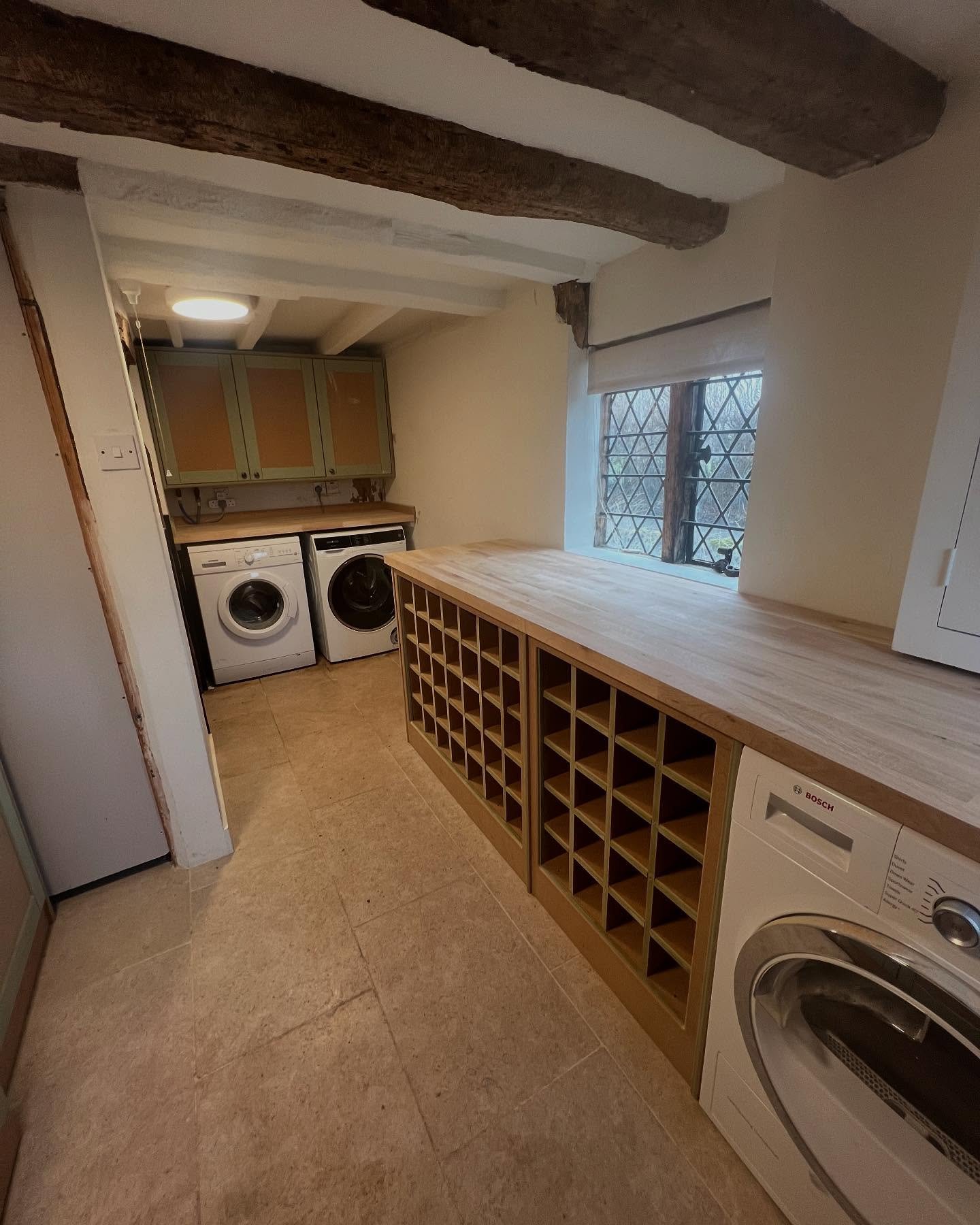 Bespoke hand built utility room with some extra shaker doors 🚪

📍 Ripley
📨 DM for your bespoke solutions