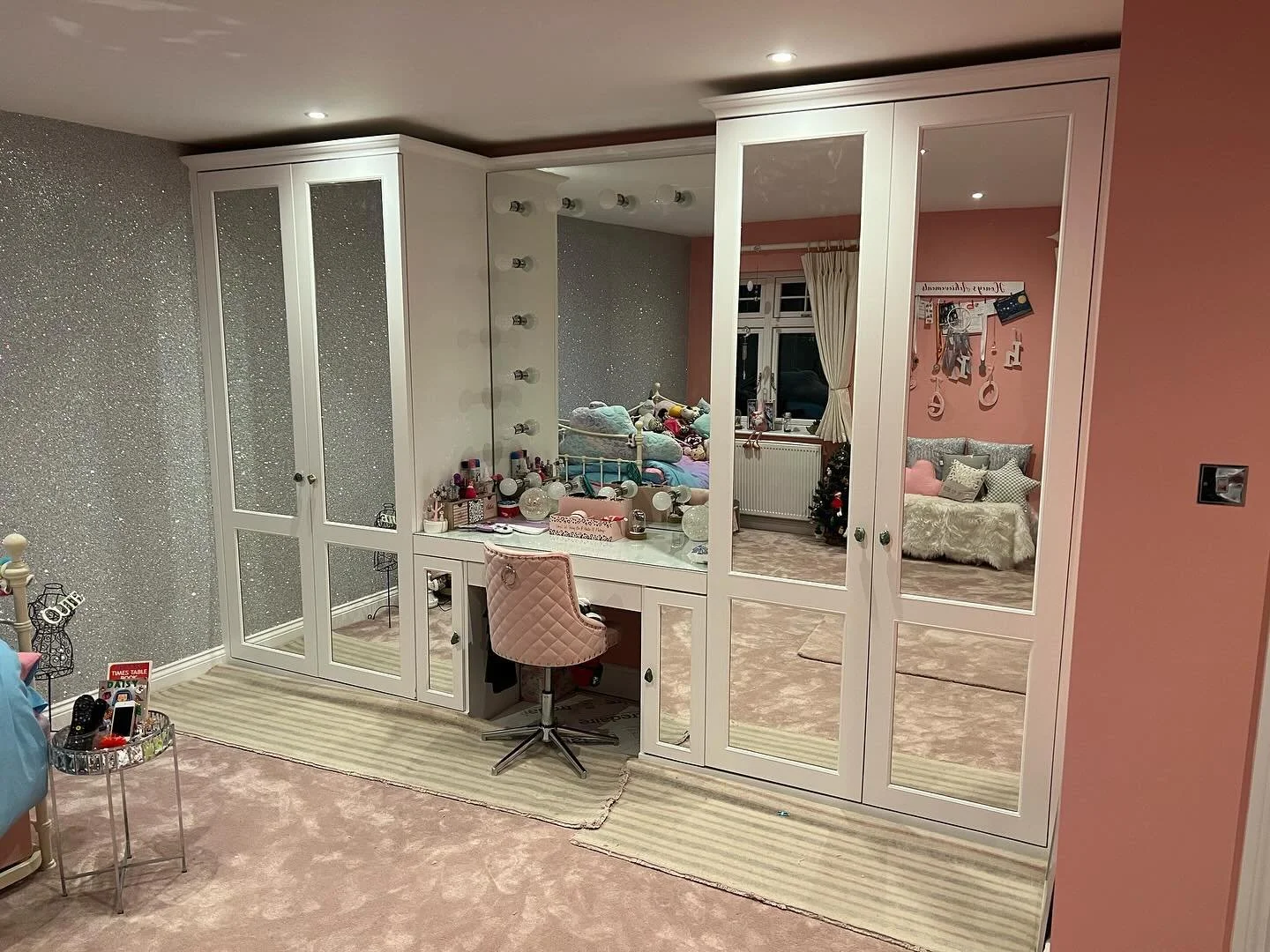 Wadrobes over in south cheam 🪚