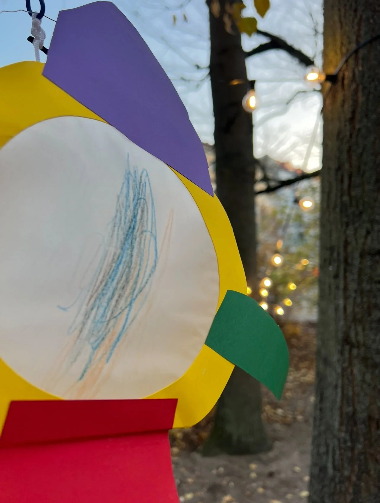 Blogfoto einer Raketanlaterne bemalt von Kindern