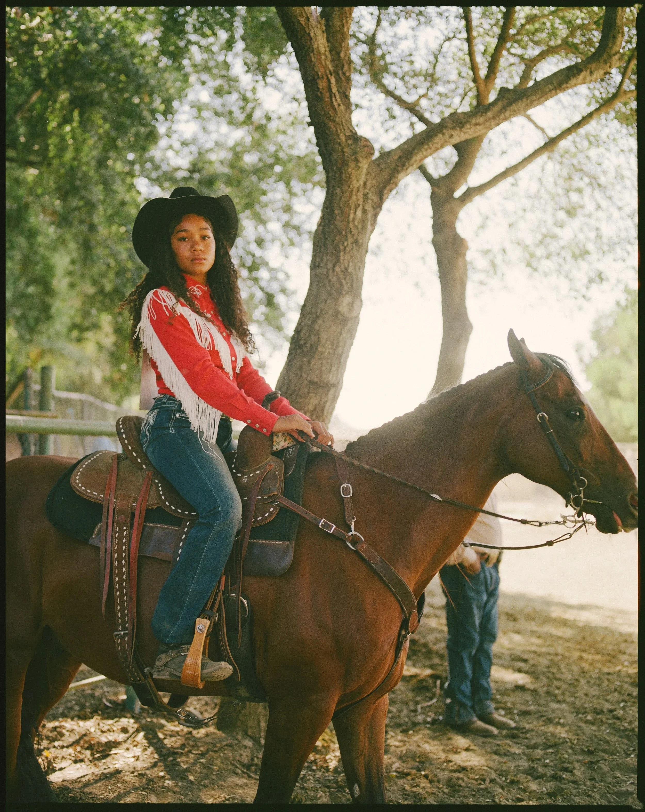 A young contestant waiting to participate at the BPIR rodeo in Oakland by photographer Gabriela Hasbun