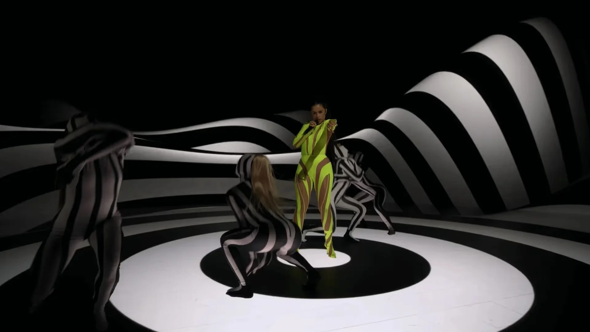 Camila Cabello	- "Familia" Tik Tok Livestream