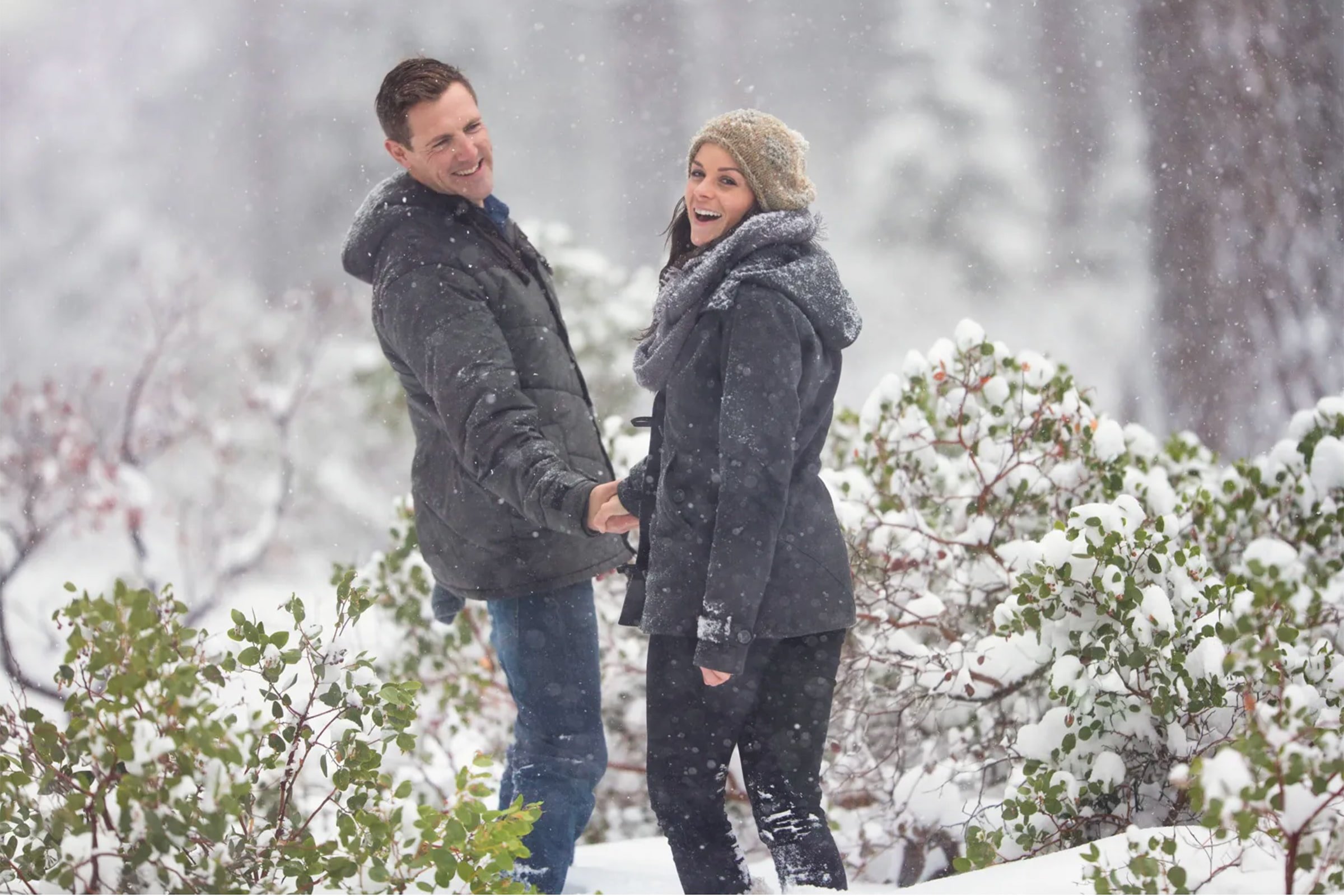 snow-engagement-session-winter-photography-Tahoe.jpg