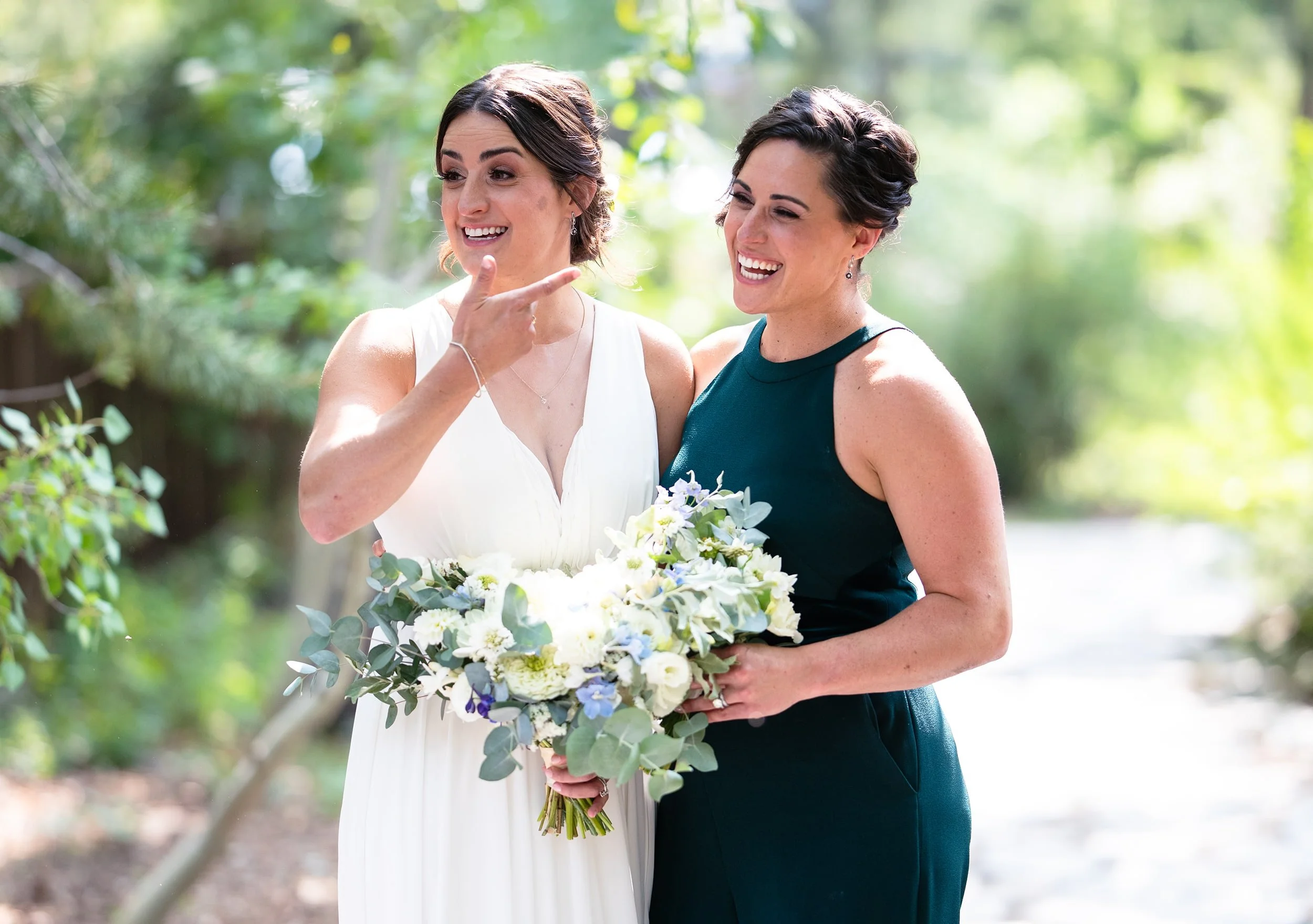 bride-laughing-with-sister.jpg