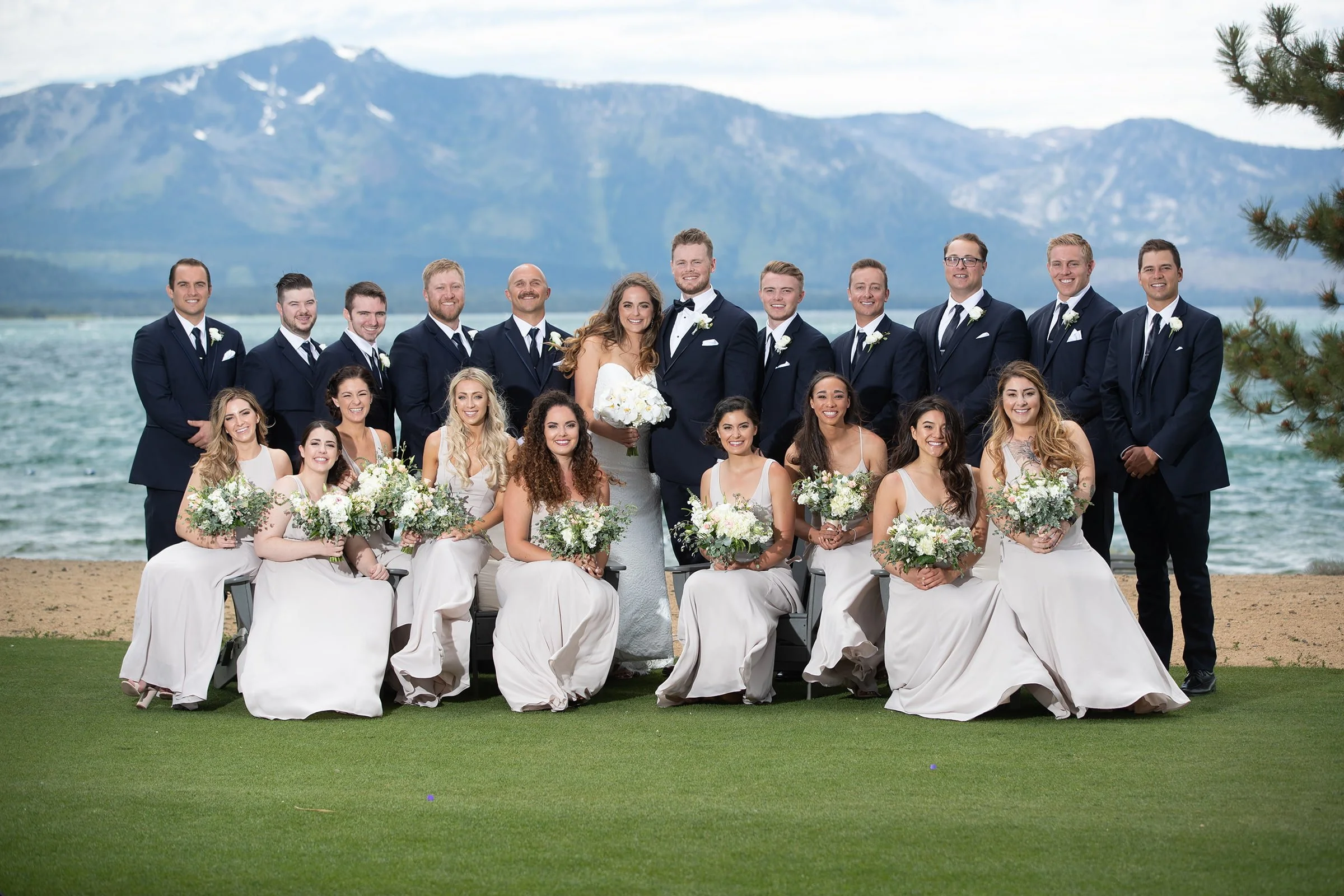 large wedding party at edgewood
