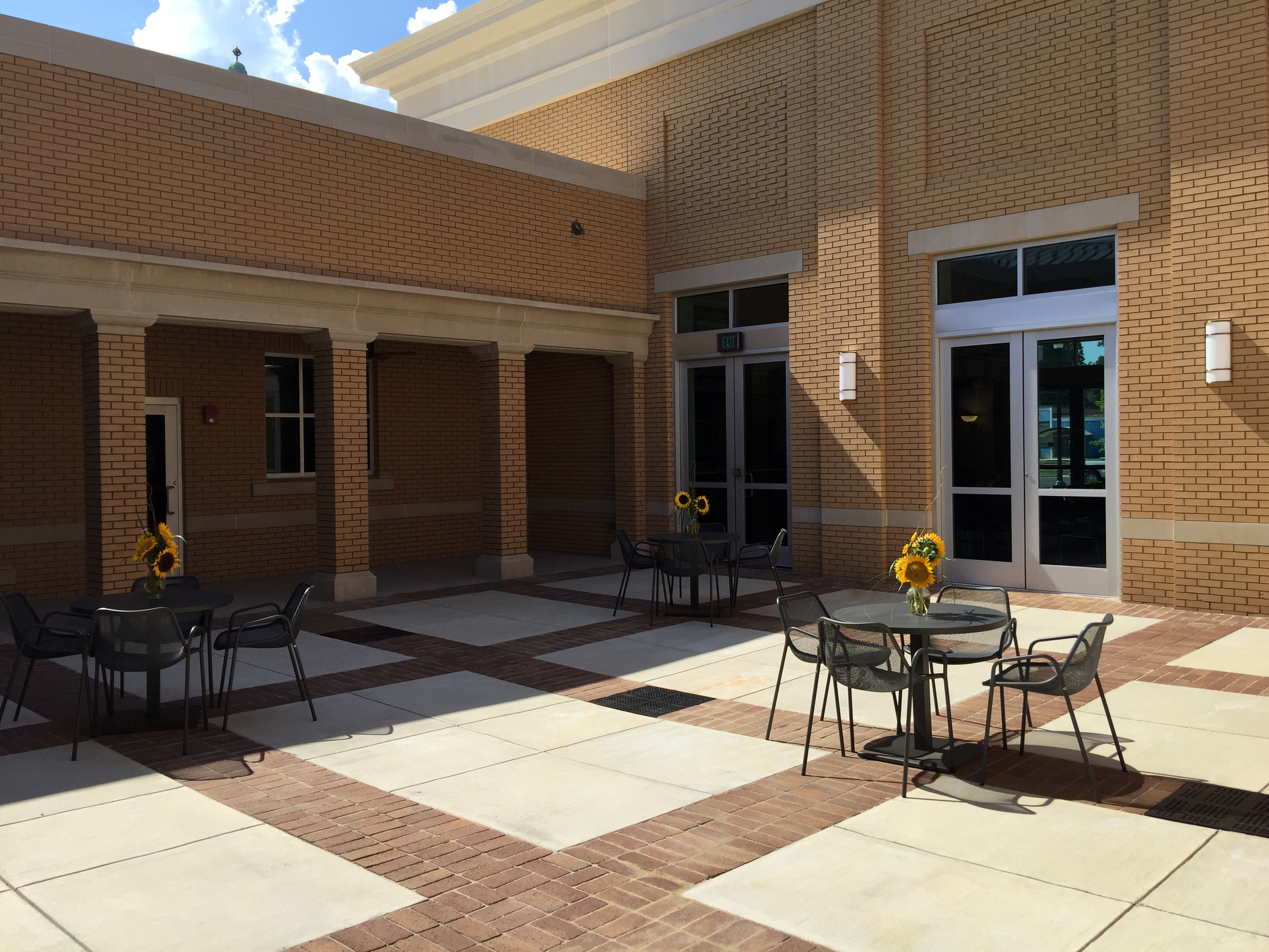 A sophisticated use of avers in the outdoor courtyard at Athens City Hall