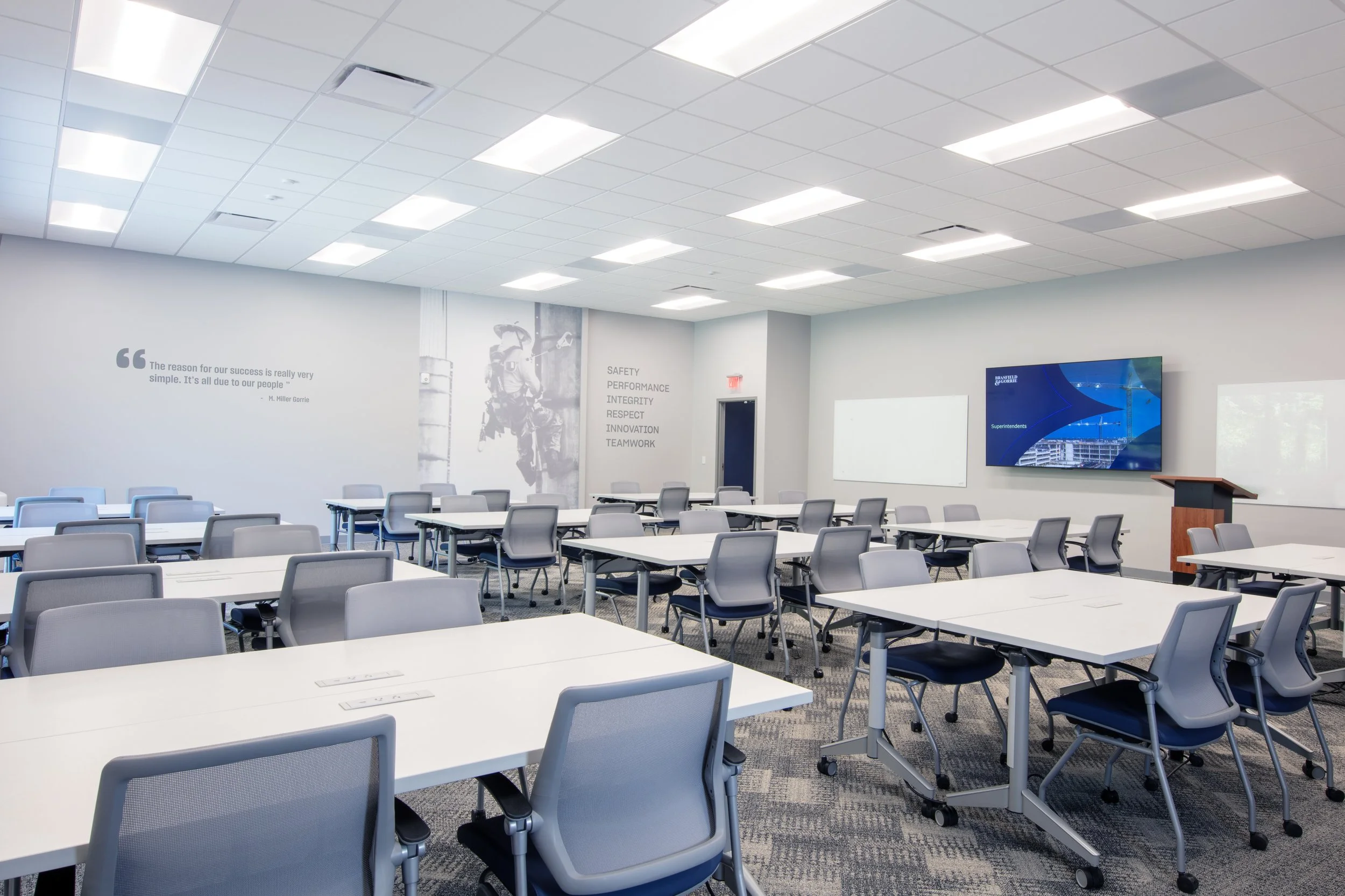 Modern furnished classroom for Brasfield & Gorrie Training & Development Center . project by B Group Architecture, Inc.