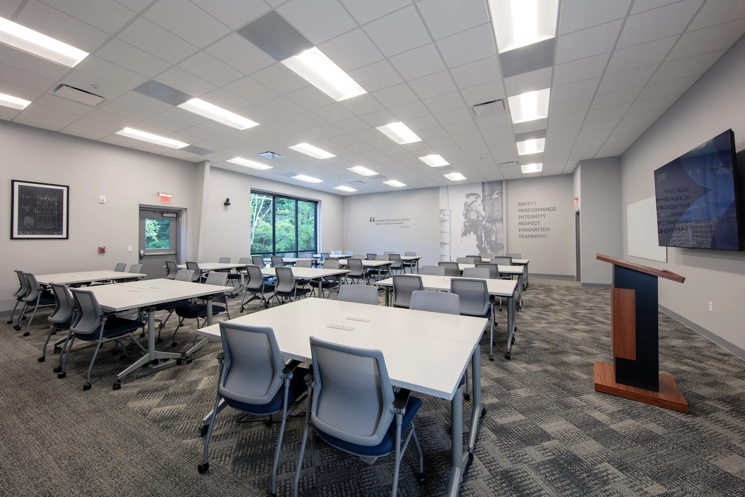Modern furnished classroom for Brasfield & Gorrie Training & Development Center . project by B Group Architecture, Inc.