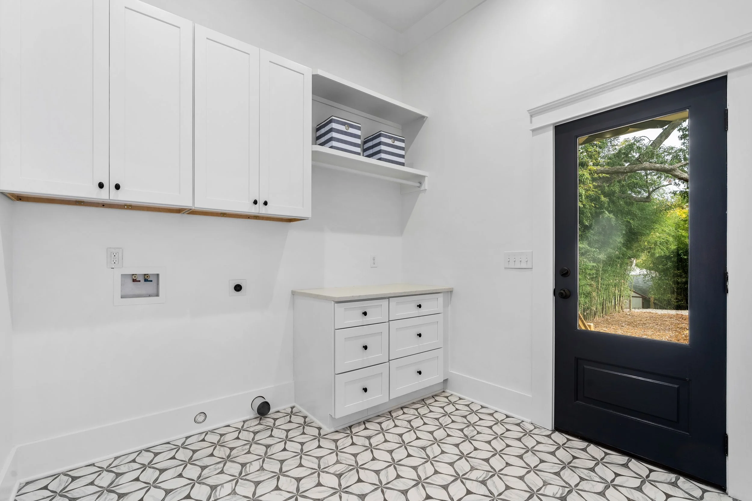 Laundry room with tradition marble tile. project by B Group Architecture, Inc.