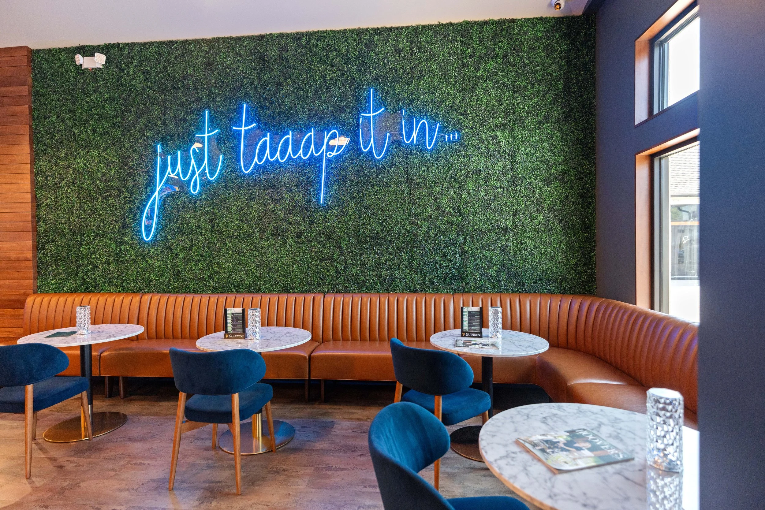 TAP INS VIRTUAL GOLF LOUNGE