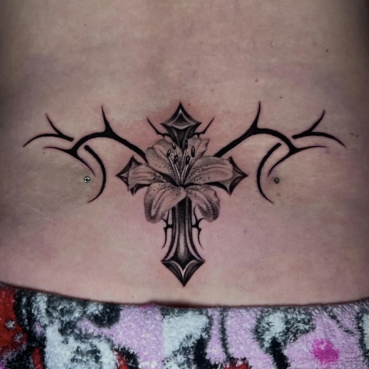 Cutest tramp stamp in the world for Laney (who sat really amazing thank you 🫶🏻) + cool pic + ballpoint progess