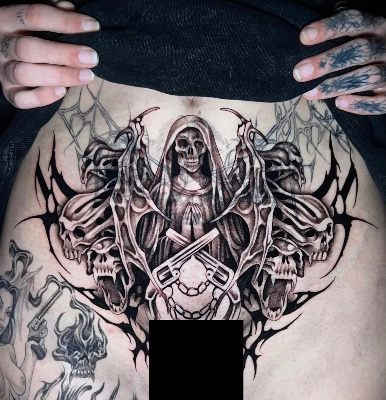 Bringing this one from last year to the top of the feed bc it deserves to be seen again🤓 Did this one on @truelovekink who came up with the SICKEST idea for composition and then let me draw it and tattoo it on her in 2 back to backs full days🤩🤩🤩?