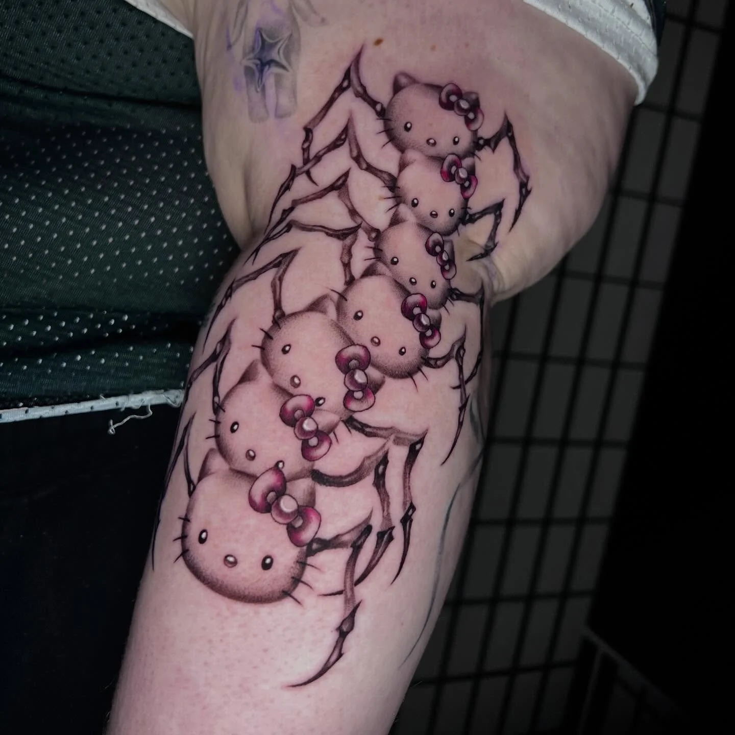 Still shots of hello kitty centipede for Gigi!!!!!!😍😍😍😍😍 Also soft psa that if I ever misquote you (the tattoo takes longer than what I said), that extra time is on me at no charge to you and I think u are weird if u are a tattooer that forces p
