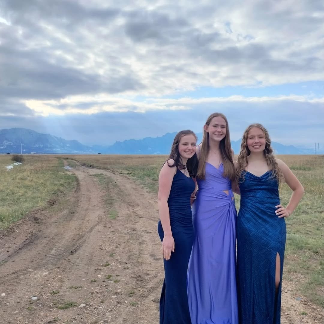 Senior prom '25!! 🎓

I had such a good time going to a ✨real✨ senior prom (#homeschooled) and hanging out with friends last night. Such a special night as my high school journey draws to a close. 

#seniorsunday #prom2025