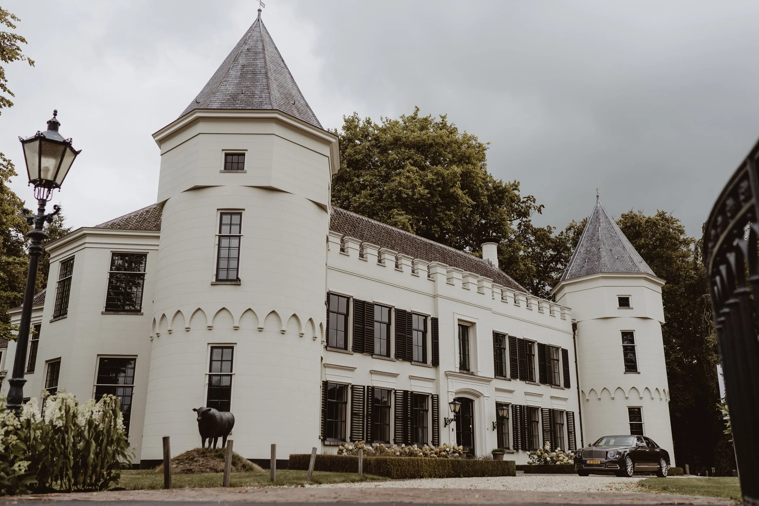 Landgoed de Salentein. Bentley trouwauto. Bruiloft gepland door Mirjam Baardemans Weddingplanner | Christelijke Weddingplanner Nederland en de Veluwe