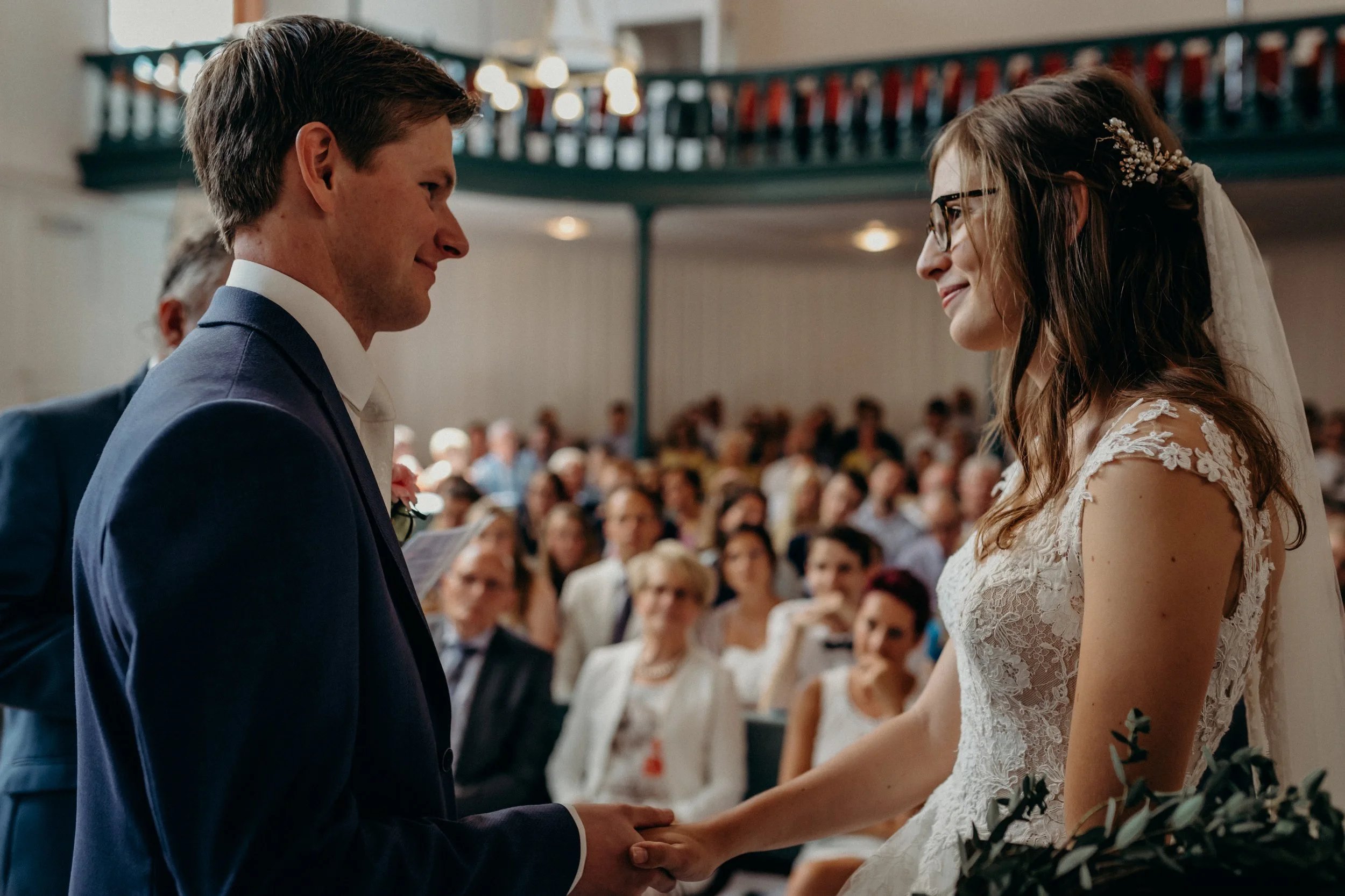 Kerkelijk huwelijk van christelijk Bruidspaar love shoot. Bruiloft geland door Mirjam Baardemans Weddingplanner | Christelijke Weddingplanner Nederland en de Veluwe