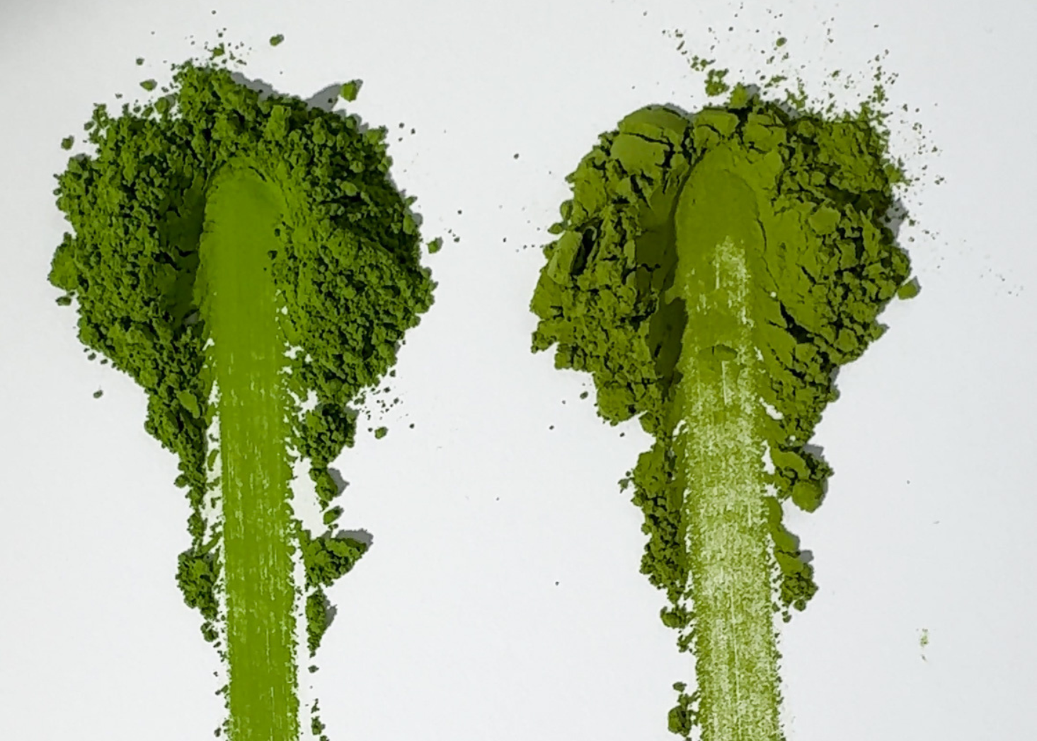 Matcha smear test (finger test) of two matcha offerings